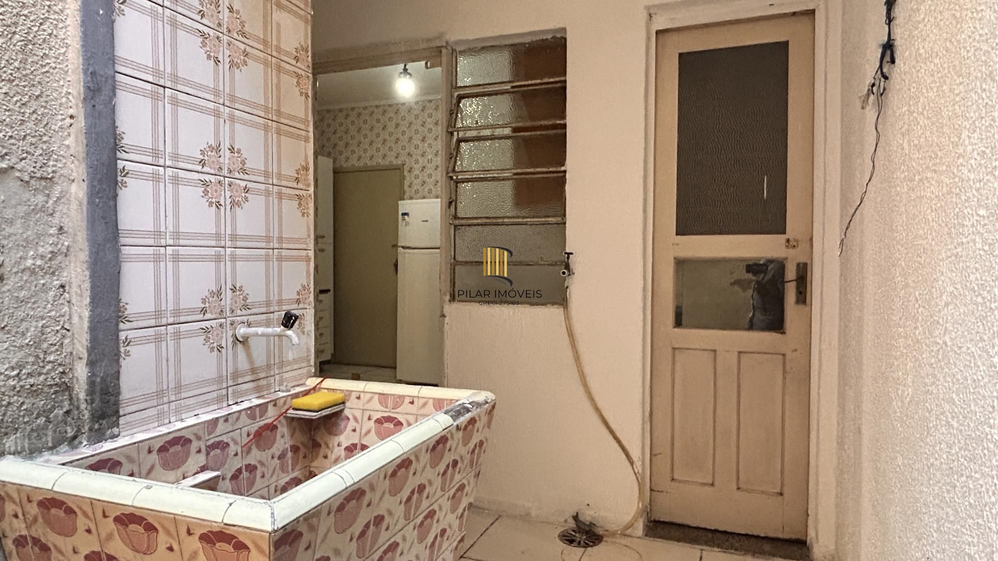 Apartamento 2 dormitórios com pátio