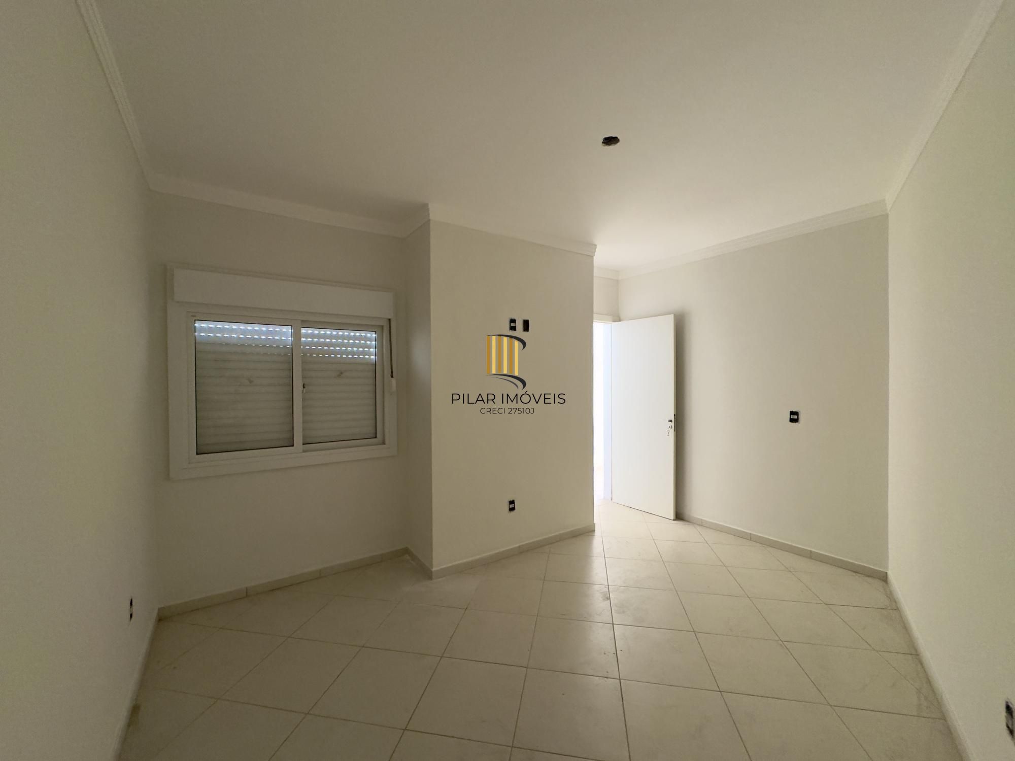 Casa em condomínio com 2 dormitórios, vaga de garagem e churrasqueira na Olaria