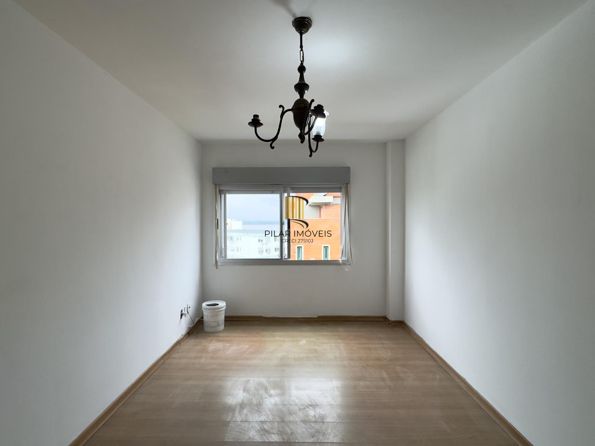 Apartamento 2 dormitório com dependência e vaga de garagem no Centro Histórico