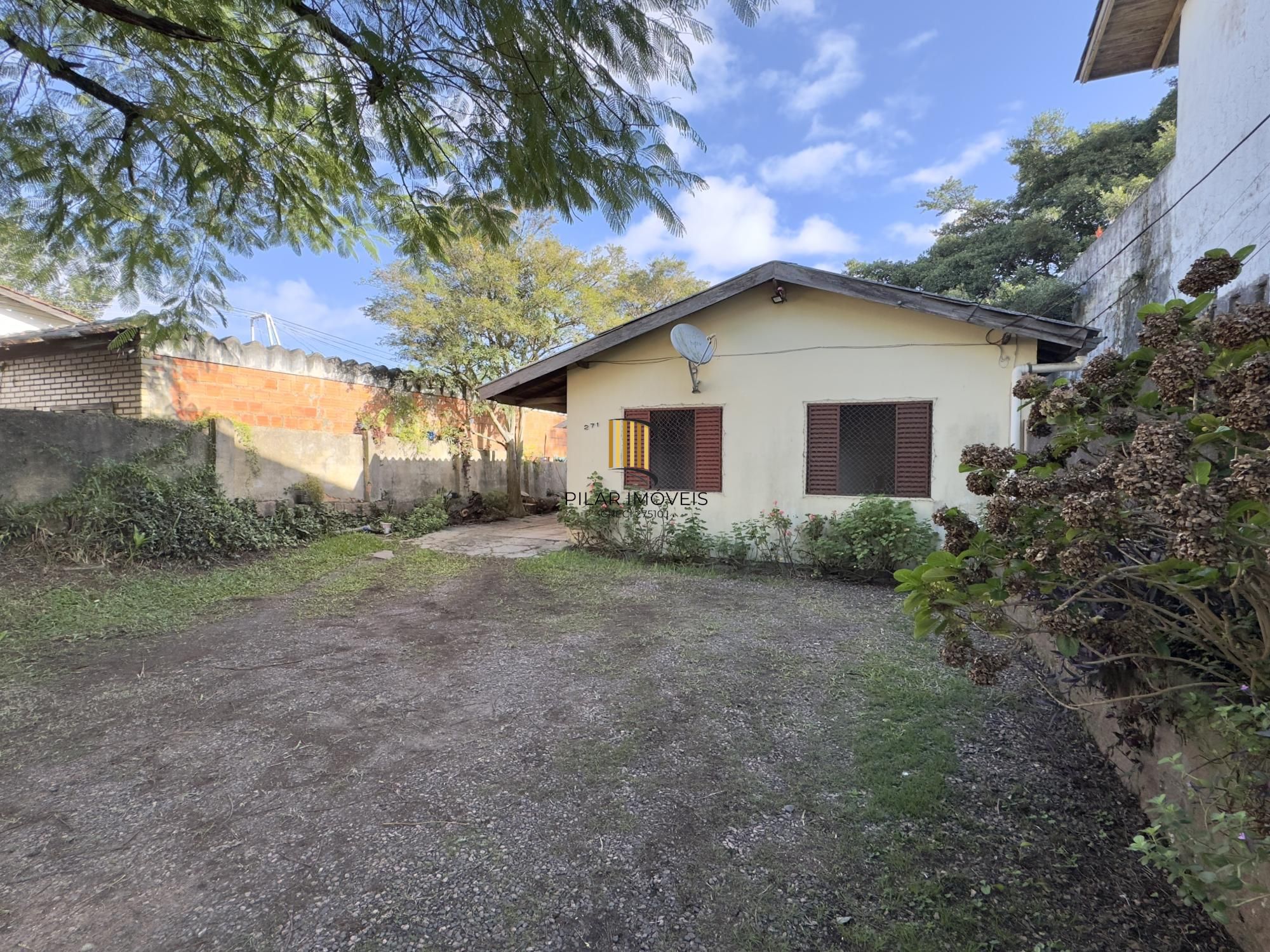 Casa 2 dormitórios no bairro Camaquã