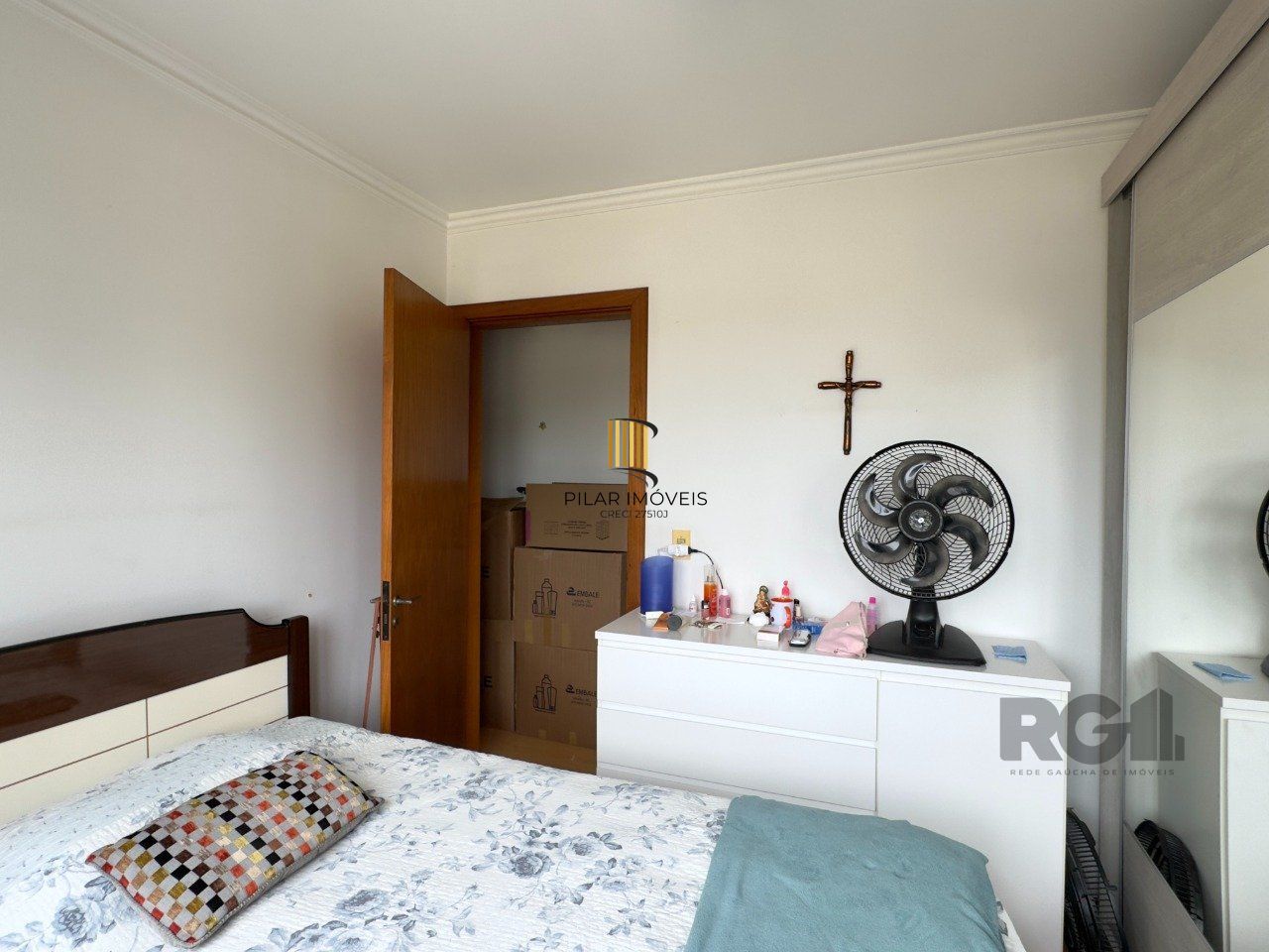 APARTAMENTO MOBILIADO DE 96M² COM 3 DORMITÓRIOS, SUÍTE E VAGA DE GARAGEM NO MENINO DEUS