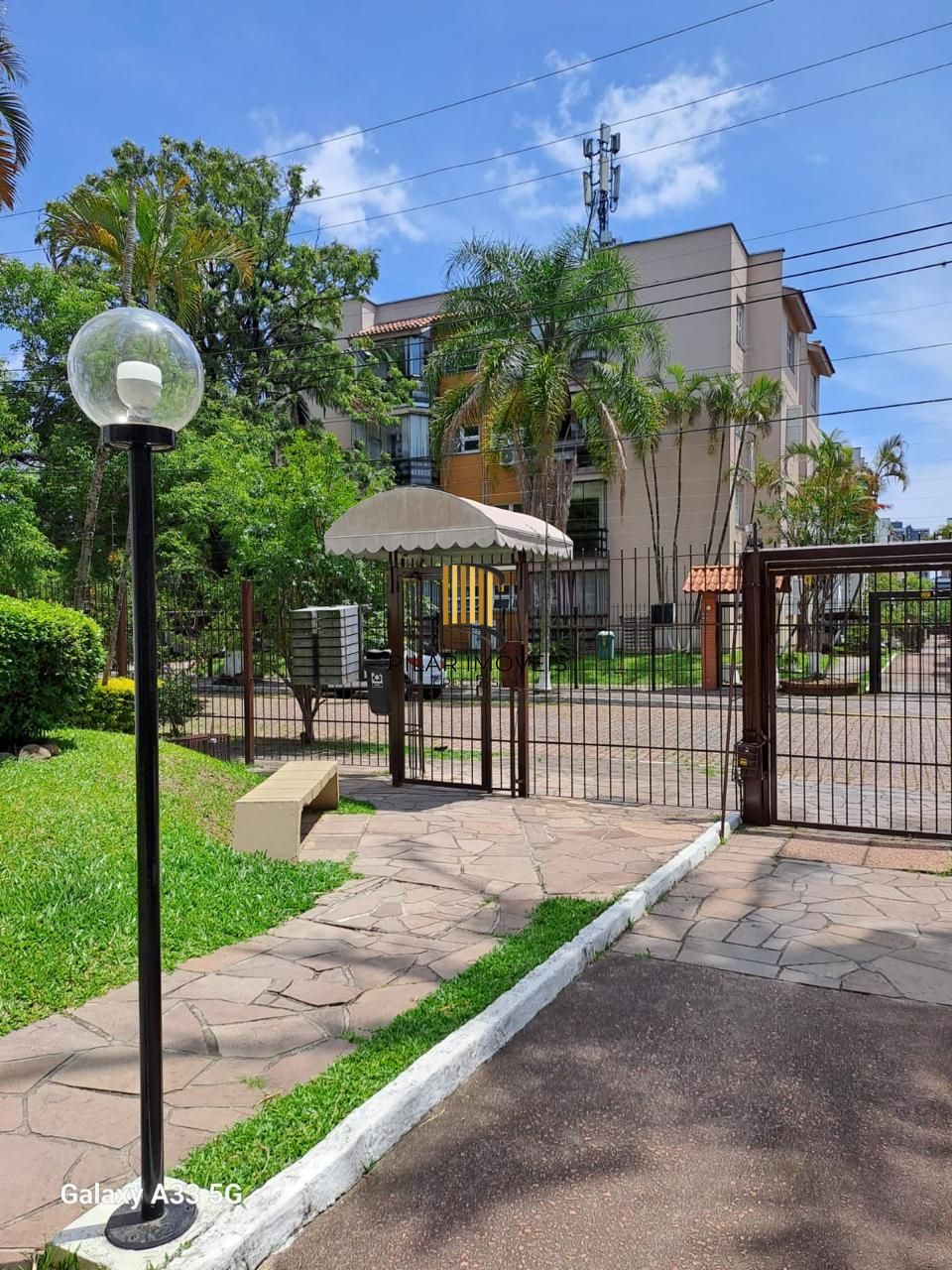 Apartamento 2 dormitórios ensolarado e próximo ao Carrefour no Bairro Partenon