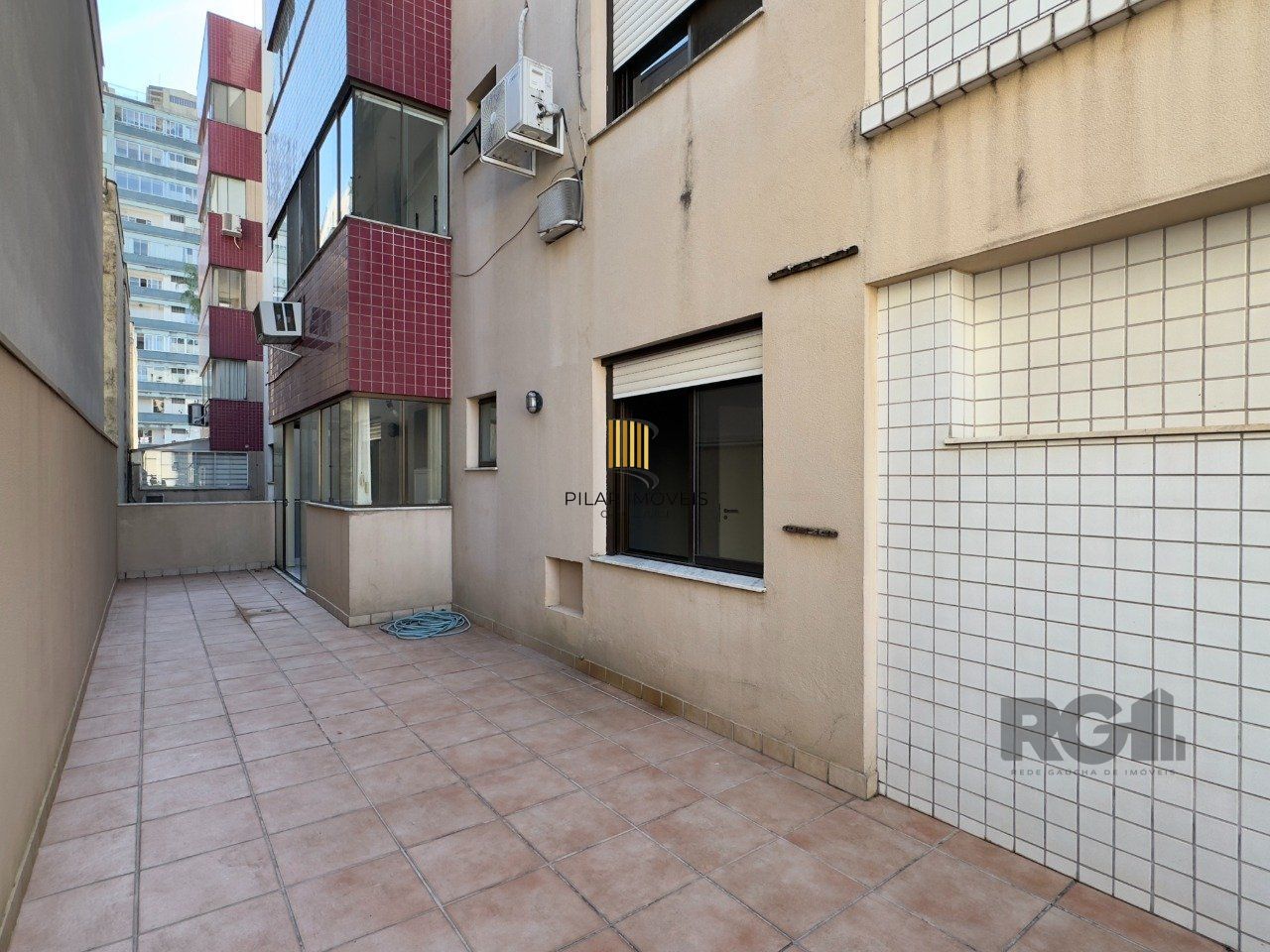 APARTAMENTO GARDEN, 2 DORMITÓRIOS E 1 VAGA DE GARAGEM COM ÓTIMA LOCALIZAÇÃO NO MOINHOS