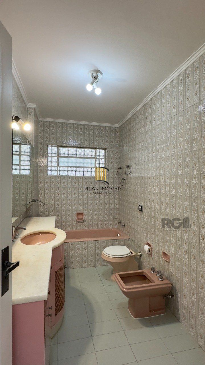 SUPER APARTAMENTO REFORMADO DE 3 DORMITÓRIOS EM ÓTIMA LOCALIZAÇÃO NA DUQUE