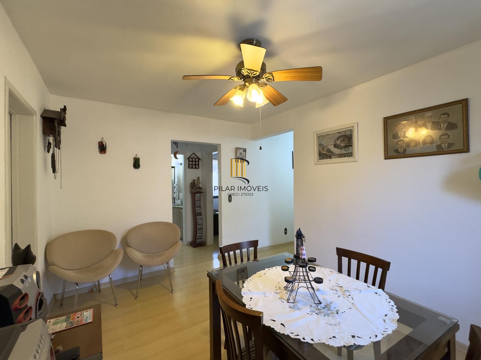 Apartamento semimobiliado 2 dormitórios com vaga de garagem no Centro Histórico