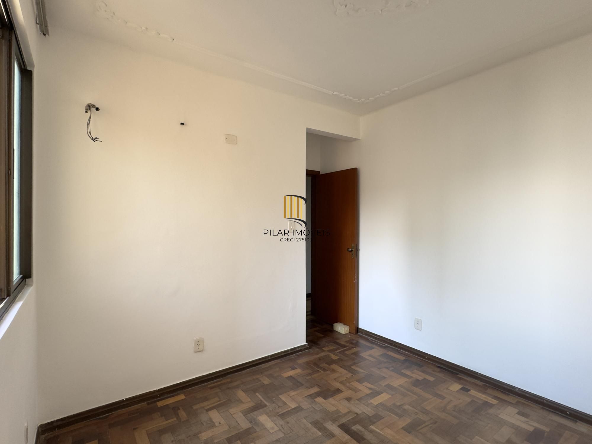 APARTAMENTO 2 DORMITÓRIOS TOTALMENTE REFORMADO NO CENTRO HISTÓRICO