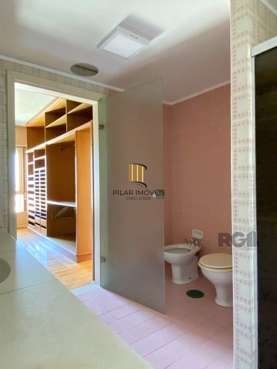 Apartamento com muito conforto e ótima iluminação no Moinhos de Vento