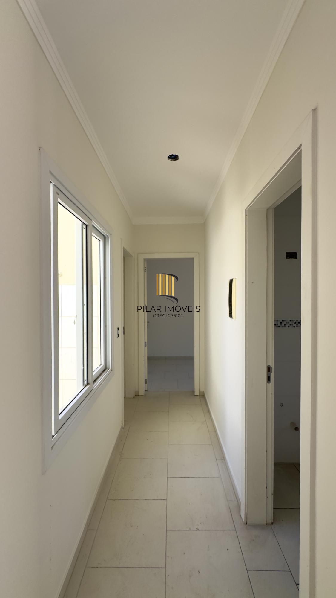 Casa em condomínio com 2 dormitórios, vaga de garagem e churrasqueira na Olaria