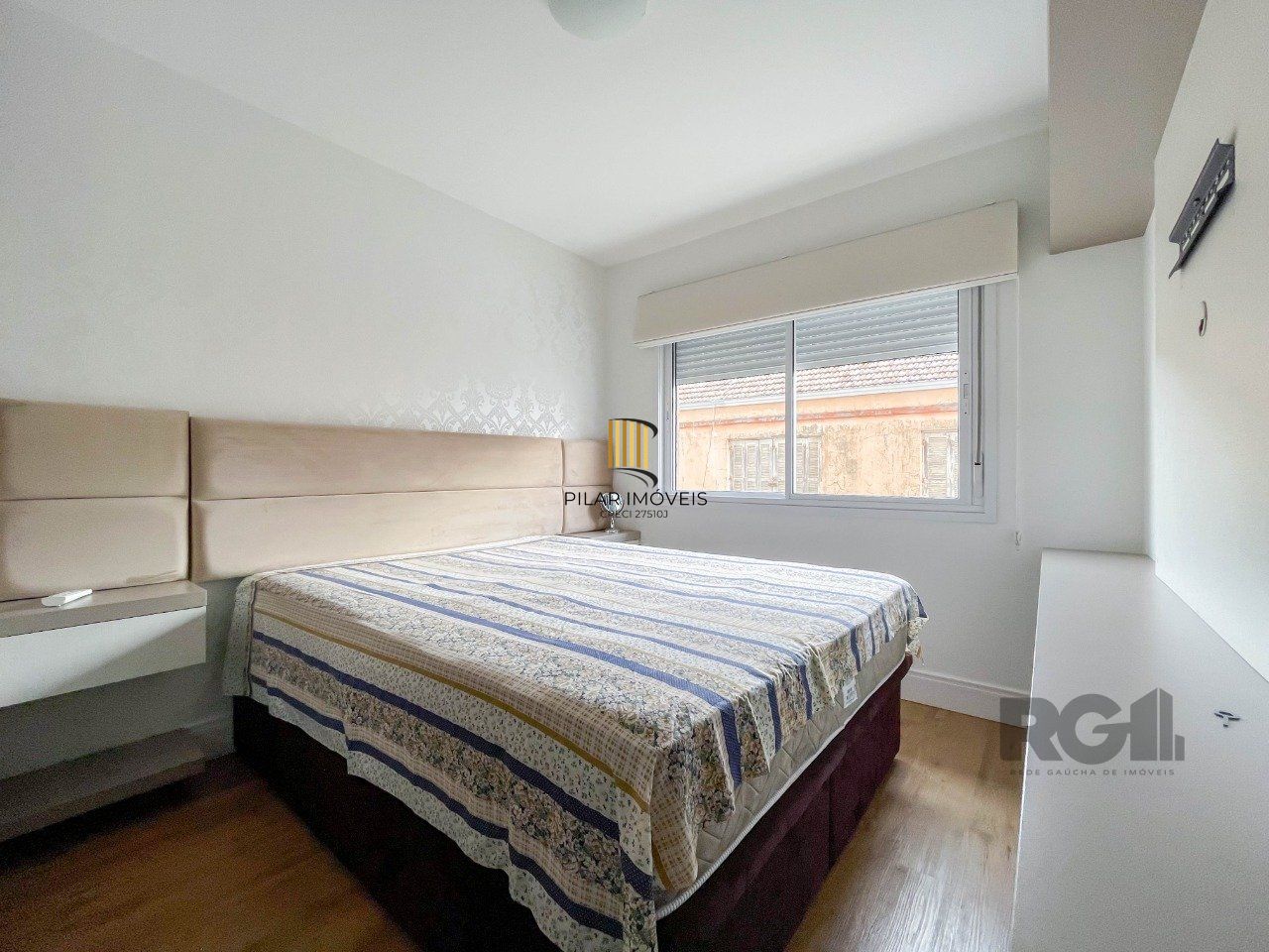 APARTAMENTO MOBILIADO 70M² DE 2 DORMITÓRIOS E 1 VAGA - BAIRRO MENINO DEUS