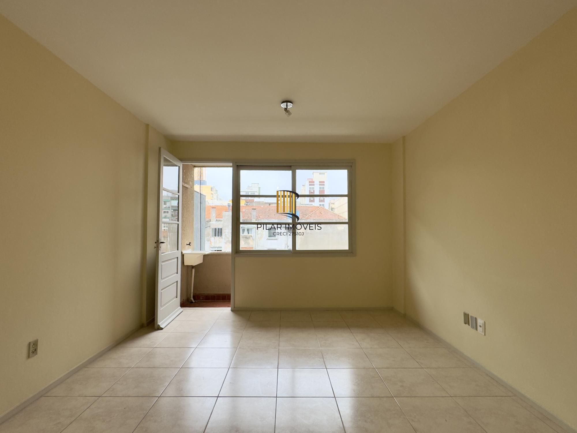 APARTAMENTO COM SACADA JUNTO À ORLA DO GUAÍBA NO CENTRO HISTÓRICO