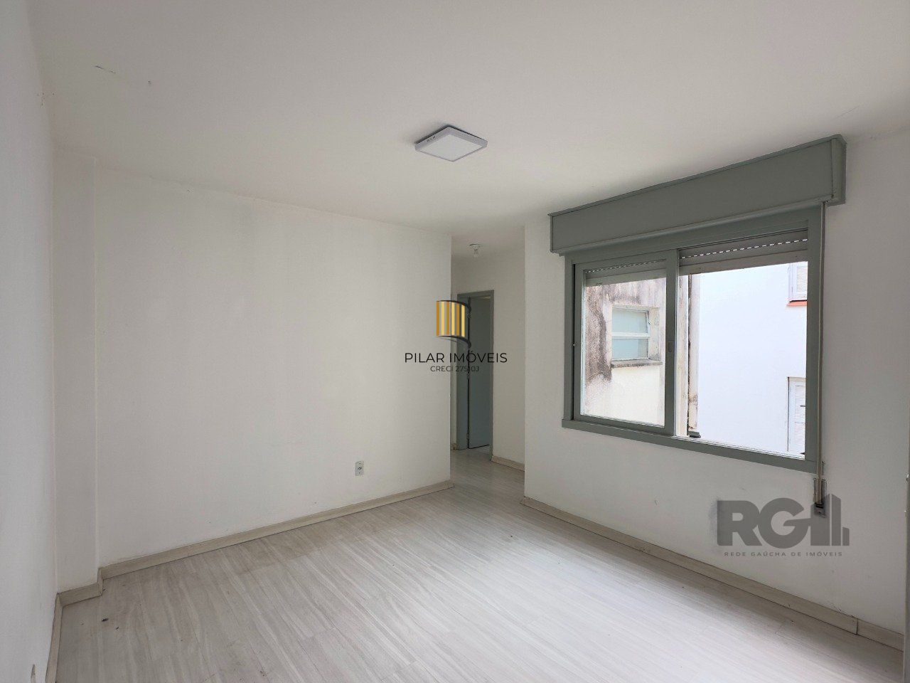 Apartamento 2 dormitórios ensolarado, com vaga de garagem no Menino Deus - Pilar Imóveis