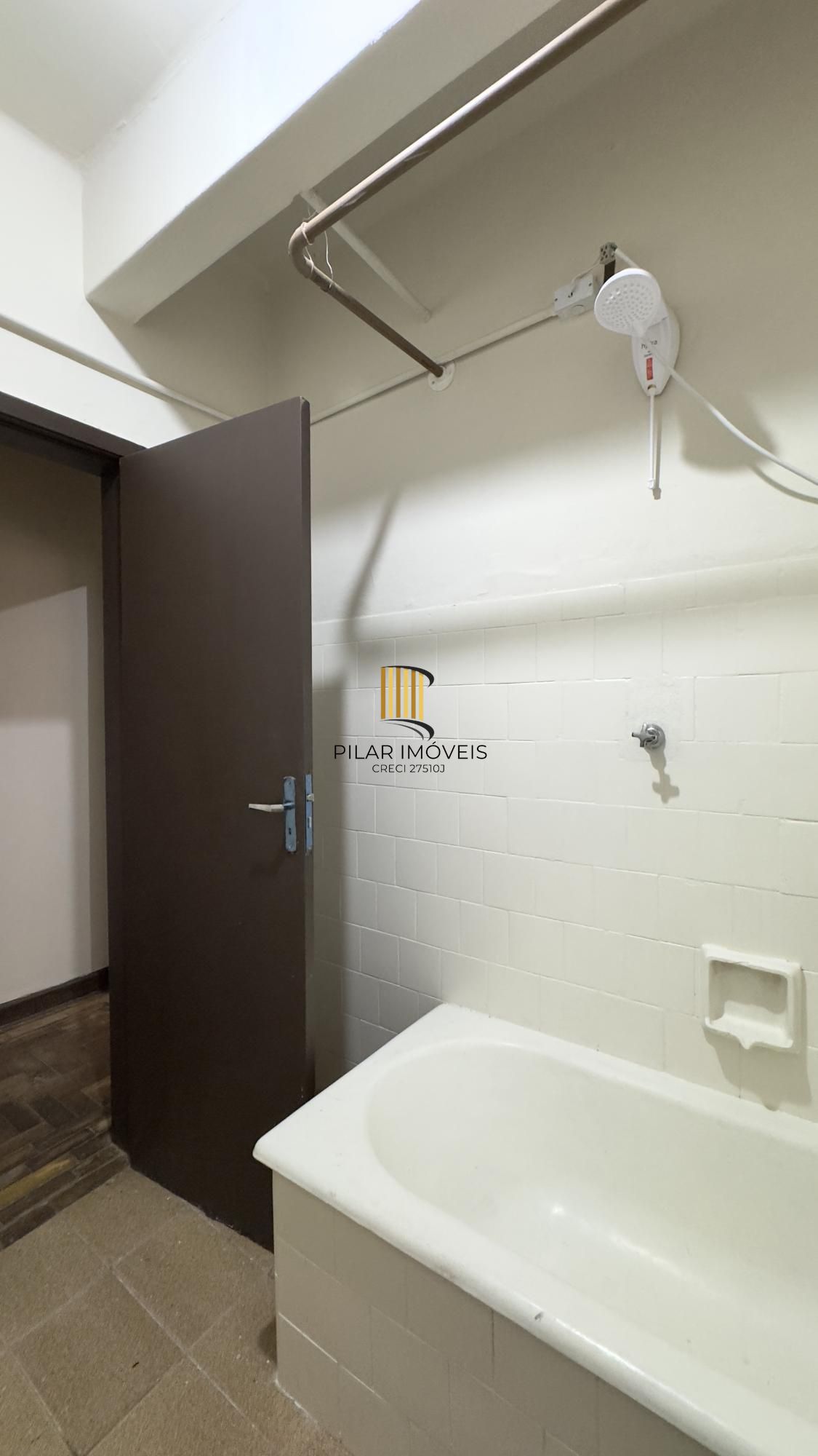 Apartamento de 62m², 2 dormitórios com banheiro auxiliar no Centro Histórico