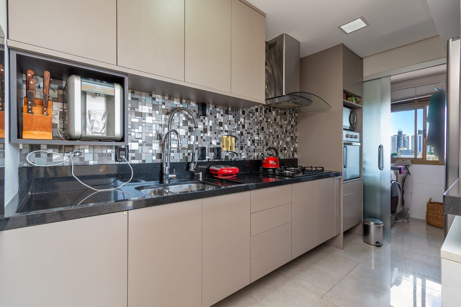 APARTAMENTODE 3 DORMITÓRIO COM SUÍTE E 2 VAGAS DE GARAGEM NO MENINO DEUS