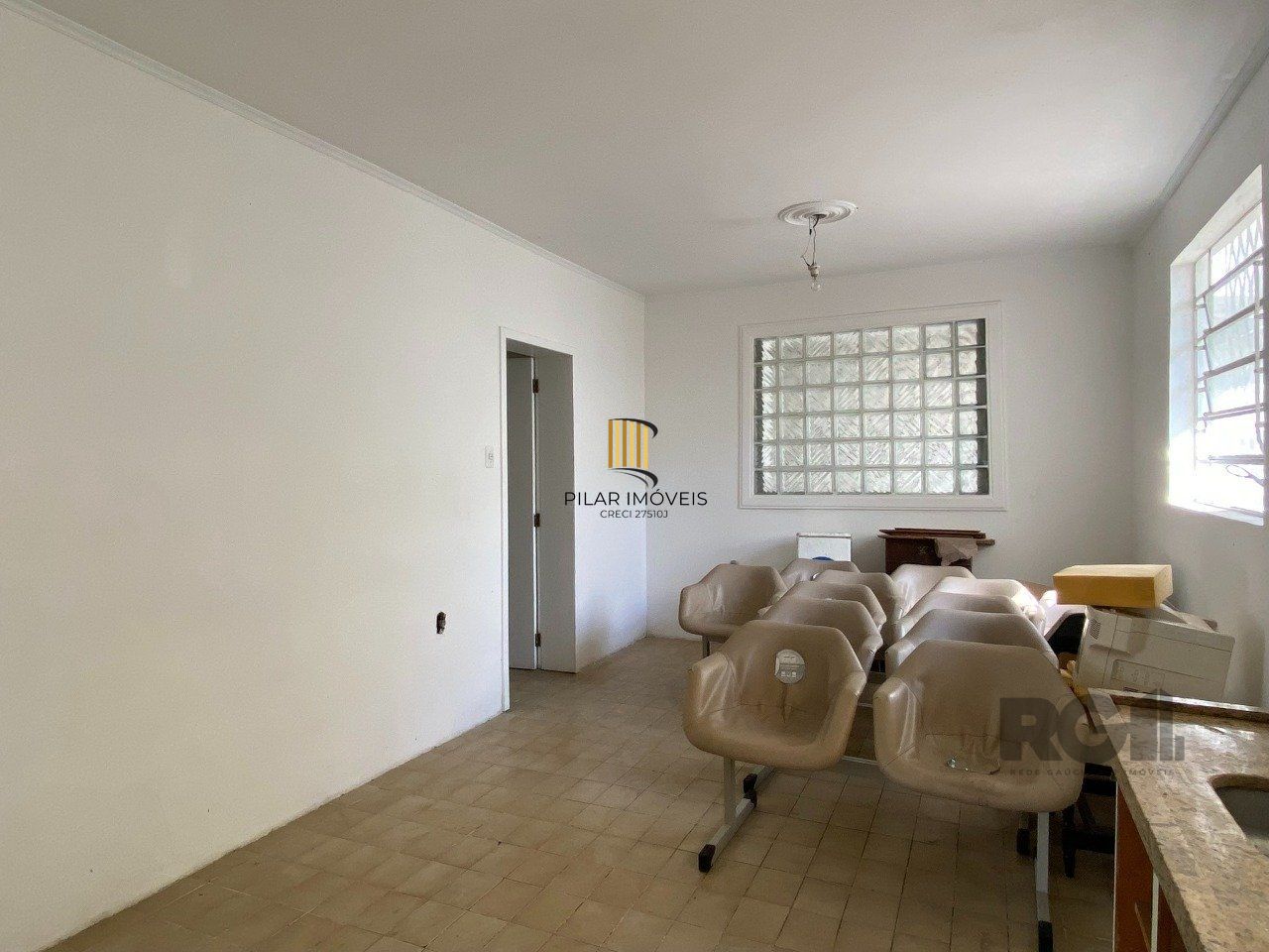CASA COM 5 DORMITÓRIOS, ESPAÇO PARA FESTAS E PEÇAS AMPLAS PRÓXIMO AO IGUATEMI