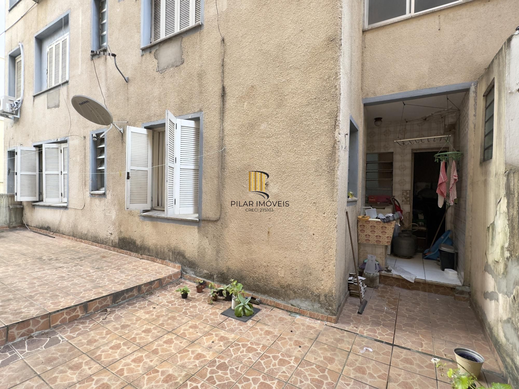 Apartamento 2 dormitórios com pátio