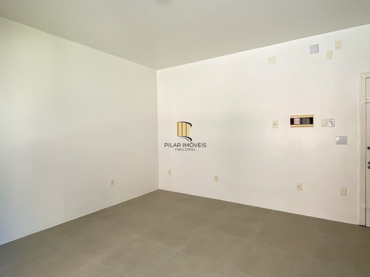 Studio com ótimo tamanho na Cidade Baixa