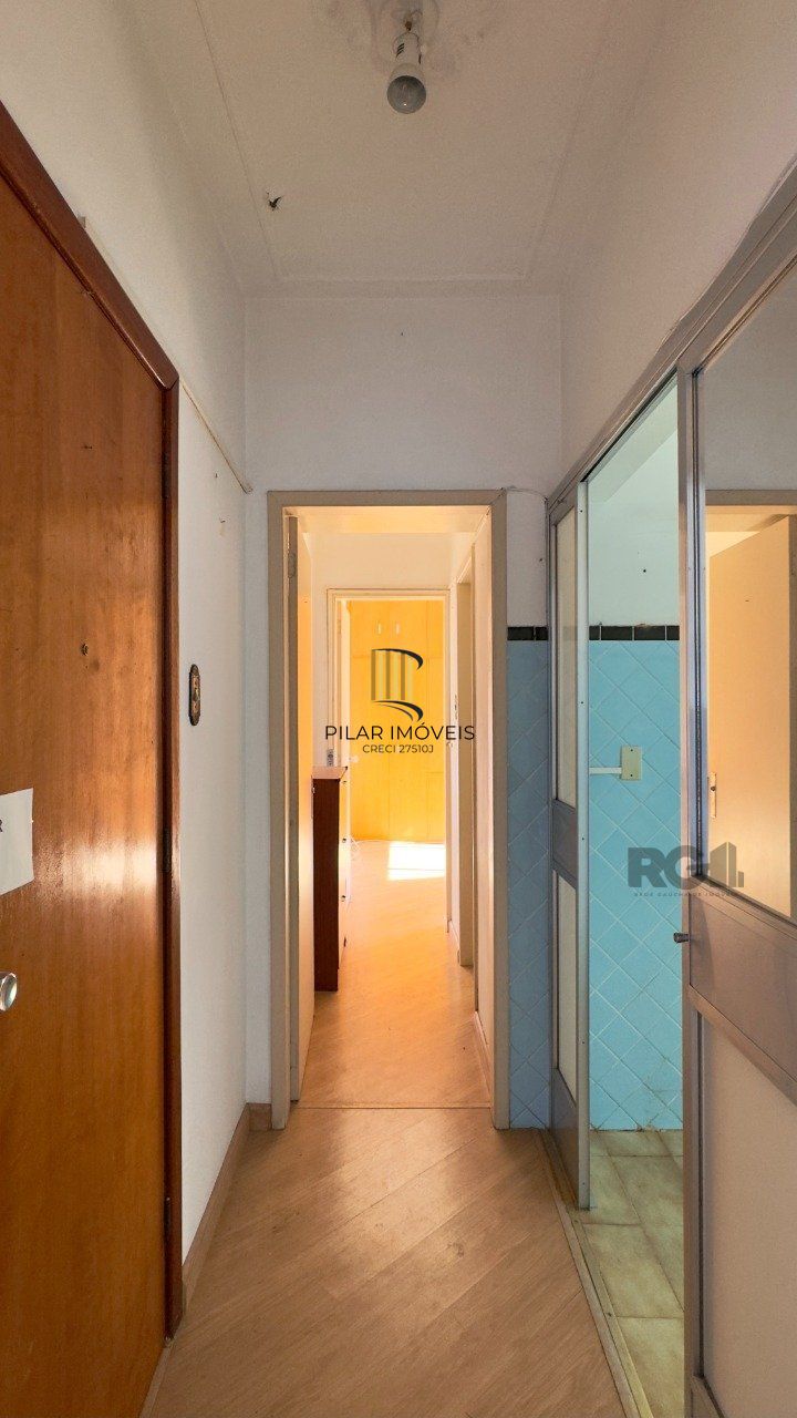 APARTAMENTO MOBILIADO DE 2 DORMITÓRIOS, TOTALMENTE REFORMADO, NO CENTRO HISTÓRICO
