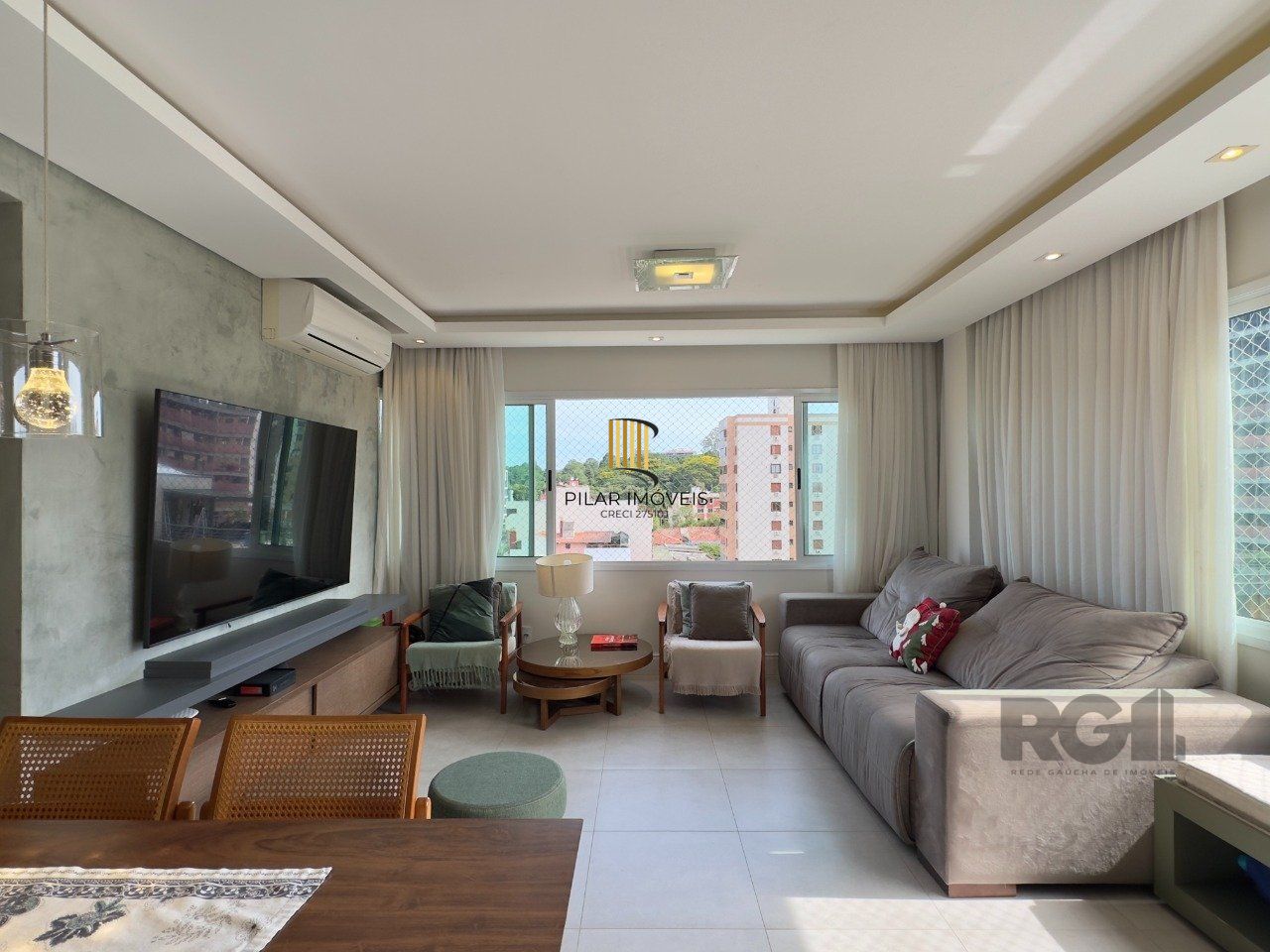 APARTAMENTO MOBILIADO COM PLANTA DIFERENCIADA E ÓTIMA LOCALIZAÇÃO