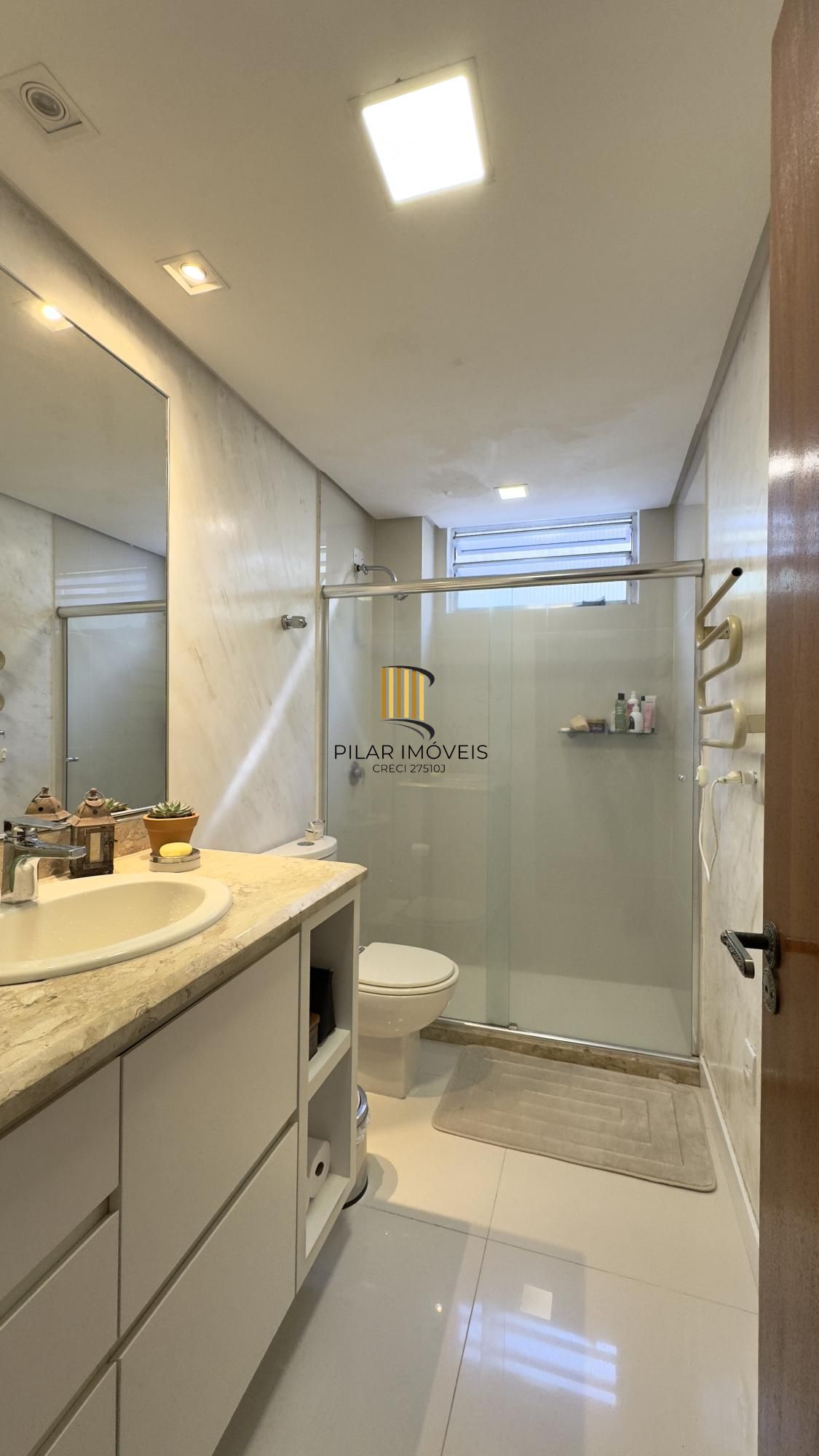 APARTAMENTO 2 DORMITÓRIOS SUPER CHARMOSO NO BAIRRO CENTRO HISTÓRICO