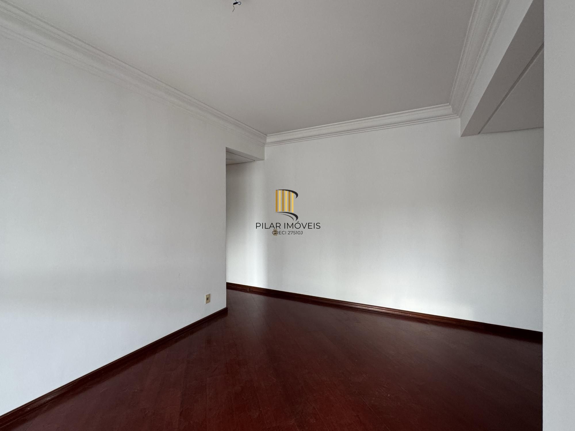 Apartamento 3 dormitórios com sacada, suíte e vaga de garagem no Menino Deus