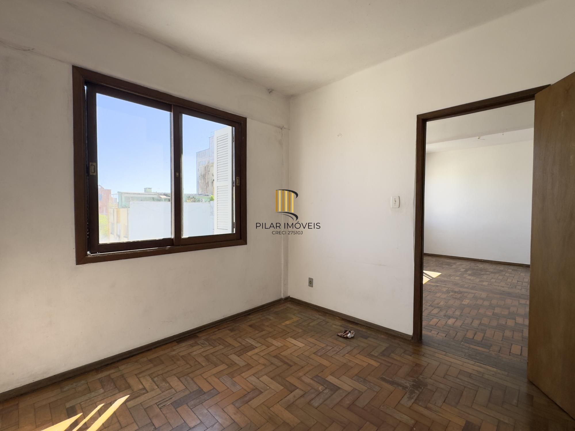 Apartamento 1 dormitório com vista e muito potencial no Centro Histórico