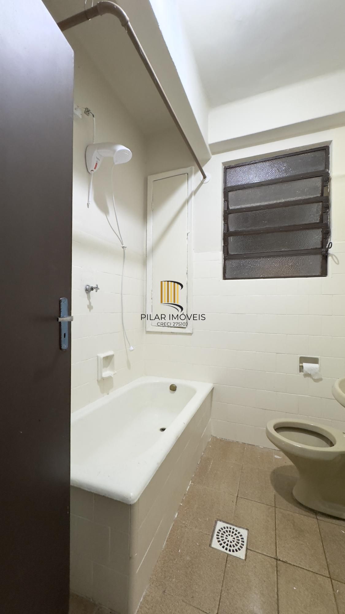 Apartamento de 62m², 2 dormitórios com banheiro auxiliar no Centro Histórico