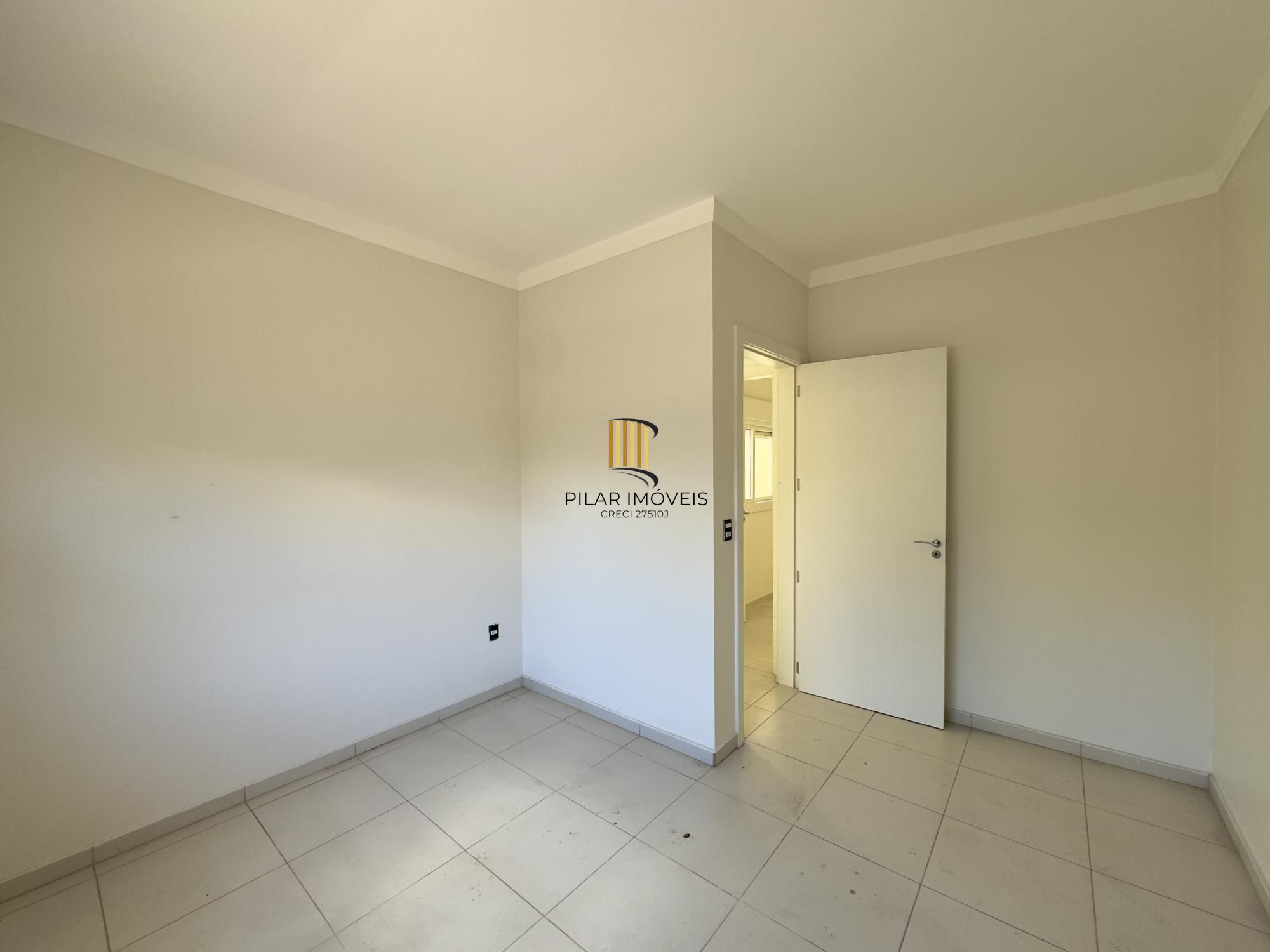 Casa em condomínio com 2 dormitórios, vaga de garagem e churrasqueira na Olaria