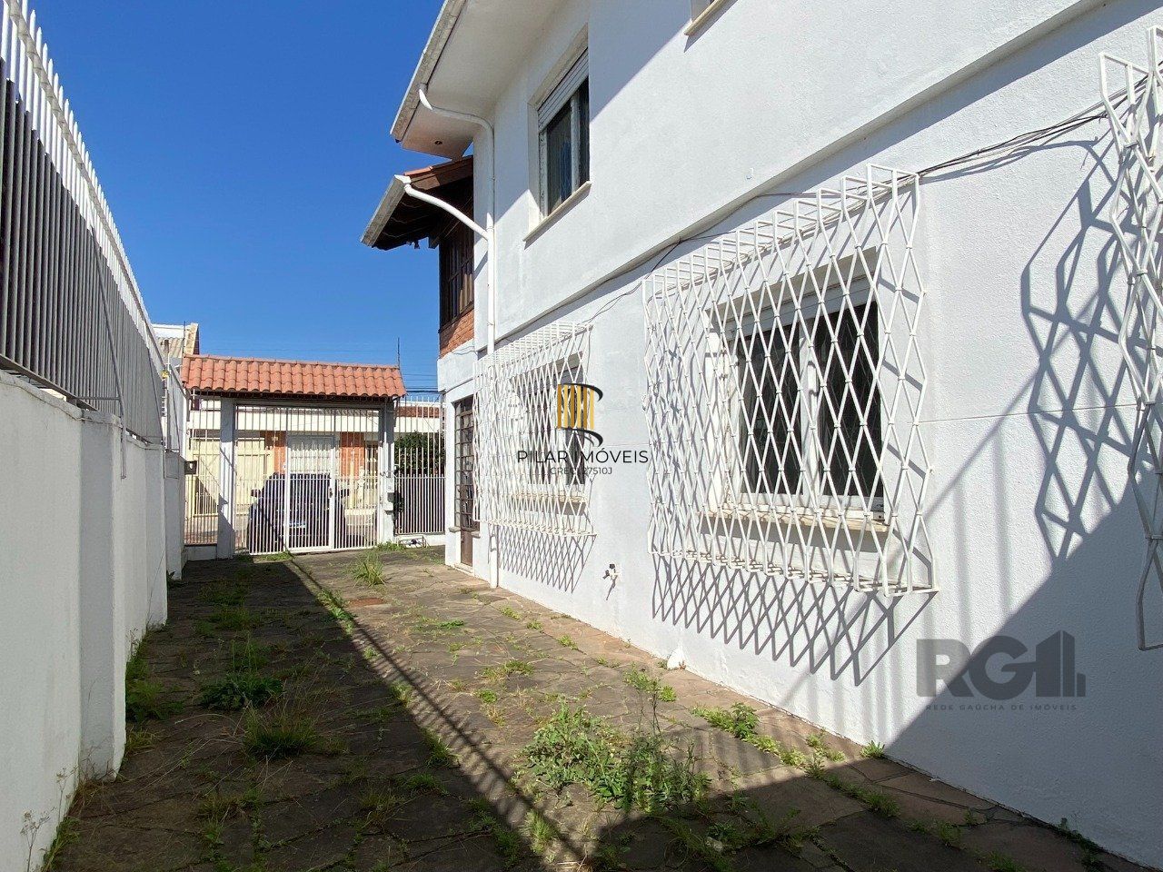 CASA COM 5 DORMITÓRIOS, ESPAÇO PARA FESTAS E PEÇAS AMPLAS PRÓXIMO AO IGUATEMI