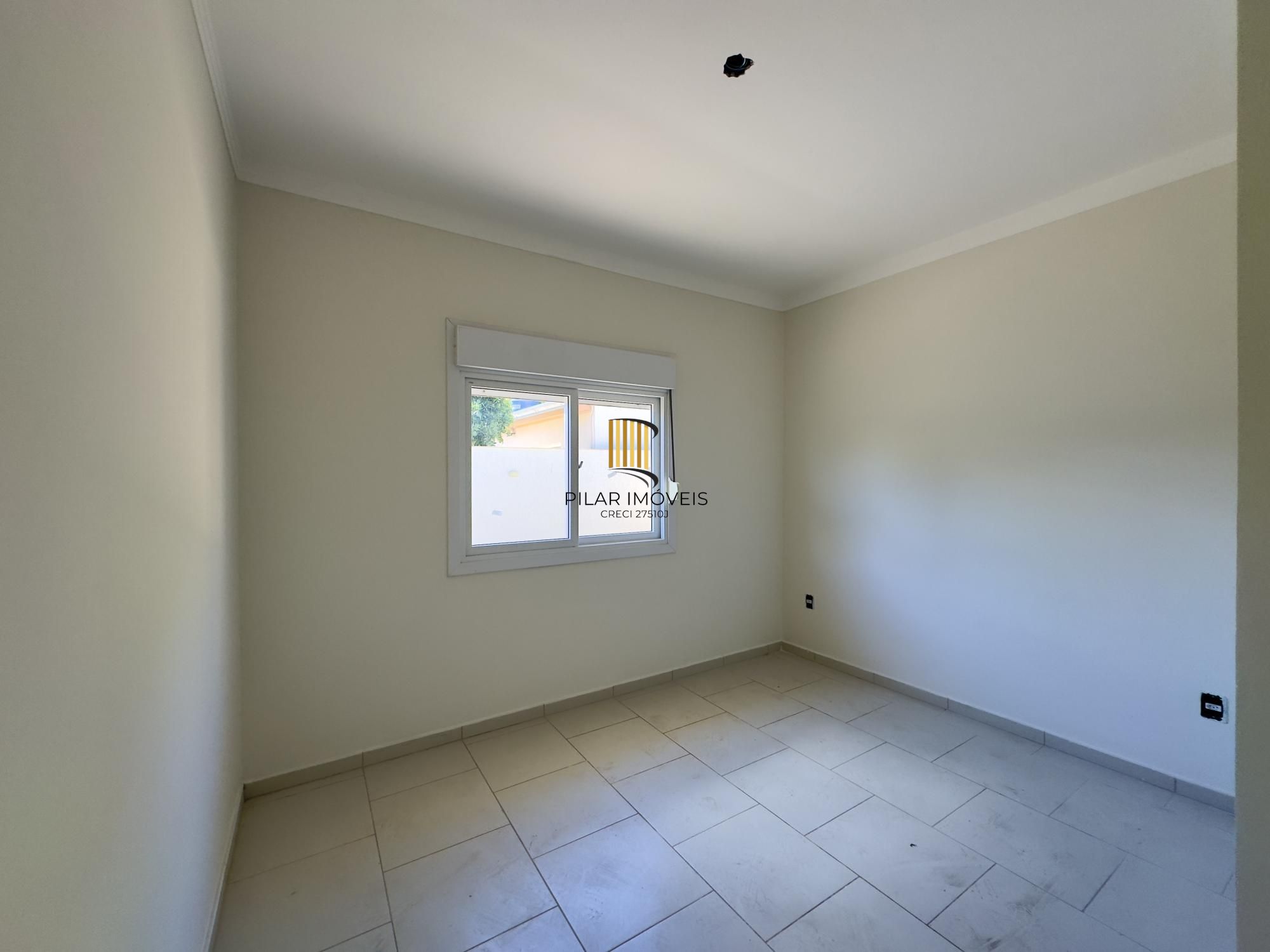 Casa em condomínio com 2 dormitórios, vaga de garagem e churrasqueira na Olaria