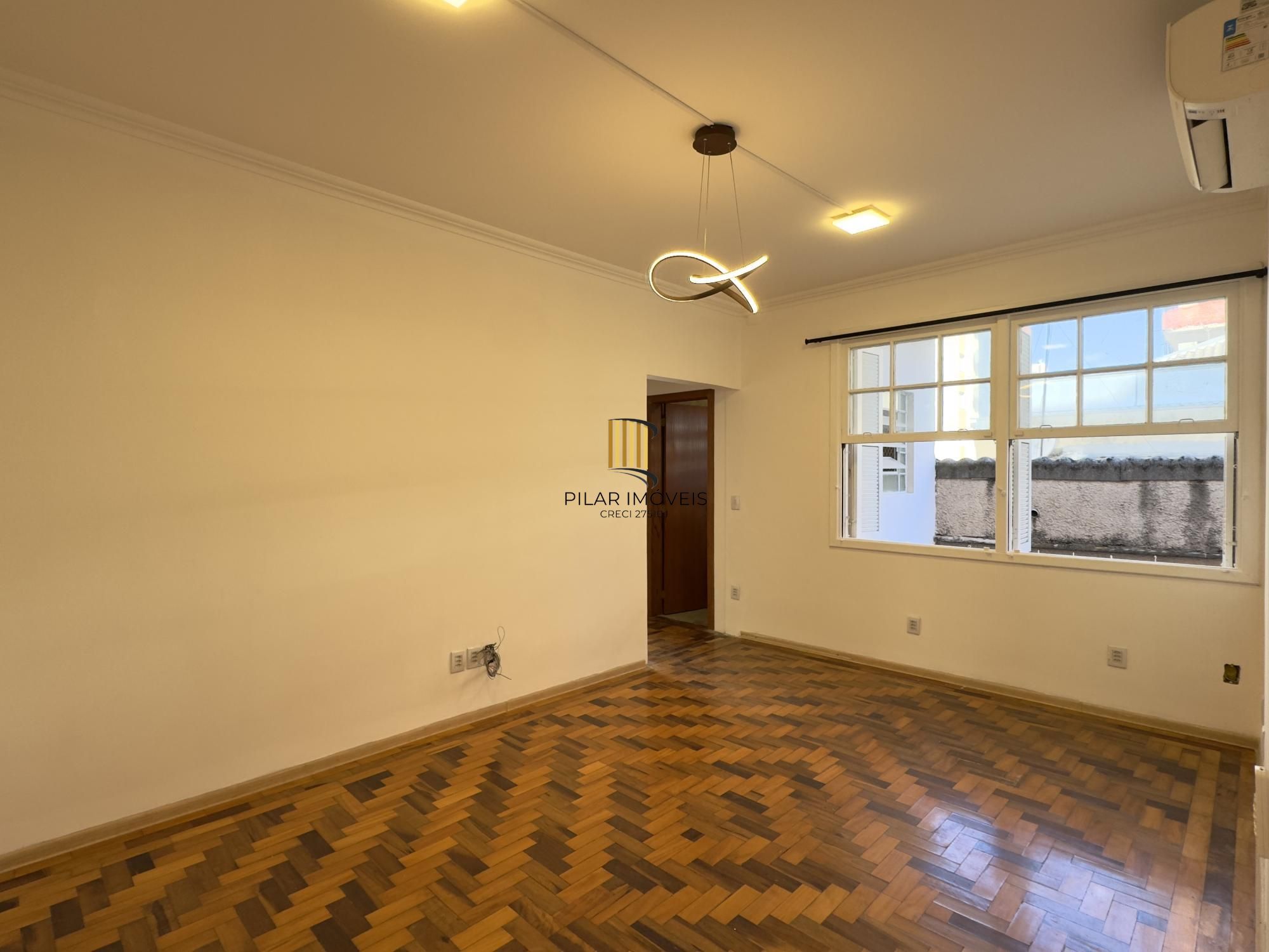 Apartamento reformado de 67m², 2 dormitórios com peças amplas na Praia de Belas - Pilar Imóveis