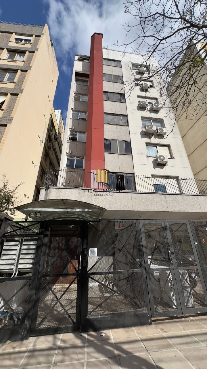 APARTAMENTO 2 DORMITÓRIOS COM LAVABO E VISTA DEFINIDA NO CENTRO HISTÓRICO