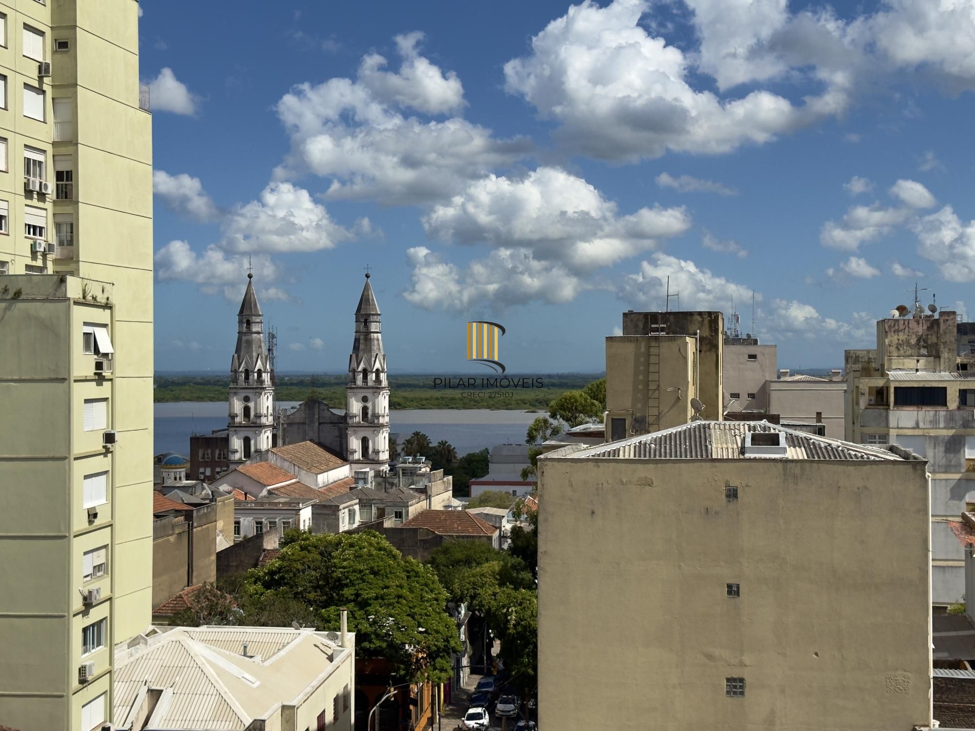 Apartamento de 1 dormitório, em andar alto, vista definida no Centro Histórico