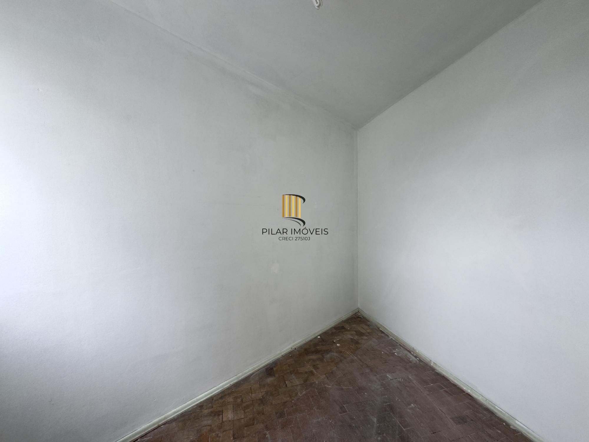 Apartamento 2 dormitório com dependência e vaga de garagem no Centro Histórico