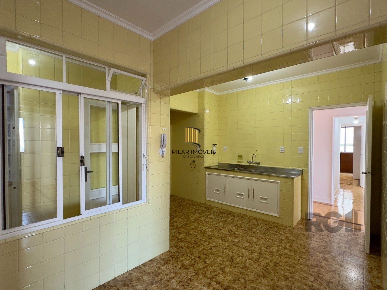 SUPER APARTAMENTO REFORMADO DE 3 DORMITÓRIOS EM ÓTIMA LOCALIZAÇÃO NA DUQUE