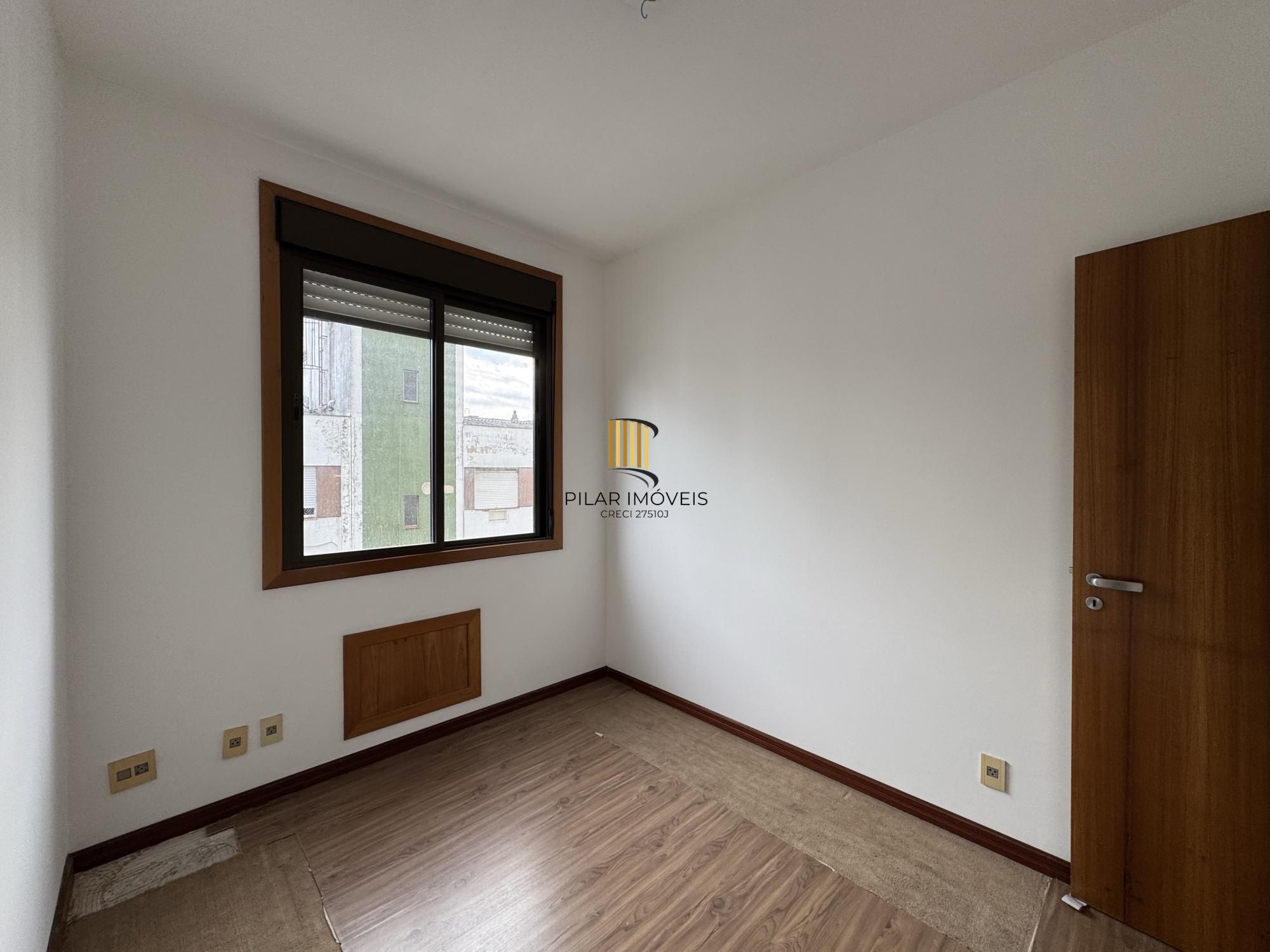 Apartamento 3 dormitórios com sacada, suíte e vaga de garagem no Menino Deus