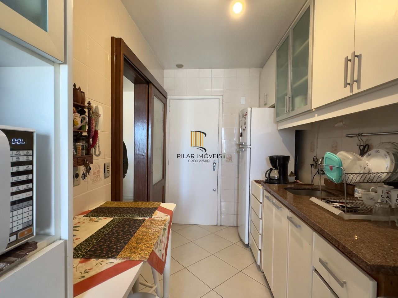 APARTAMENTO 2 DORMITÓRIOS COM LAVABO E VISTA DEFINIDA NO CENTRO HISTÓRICO
