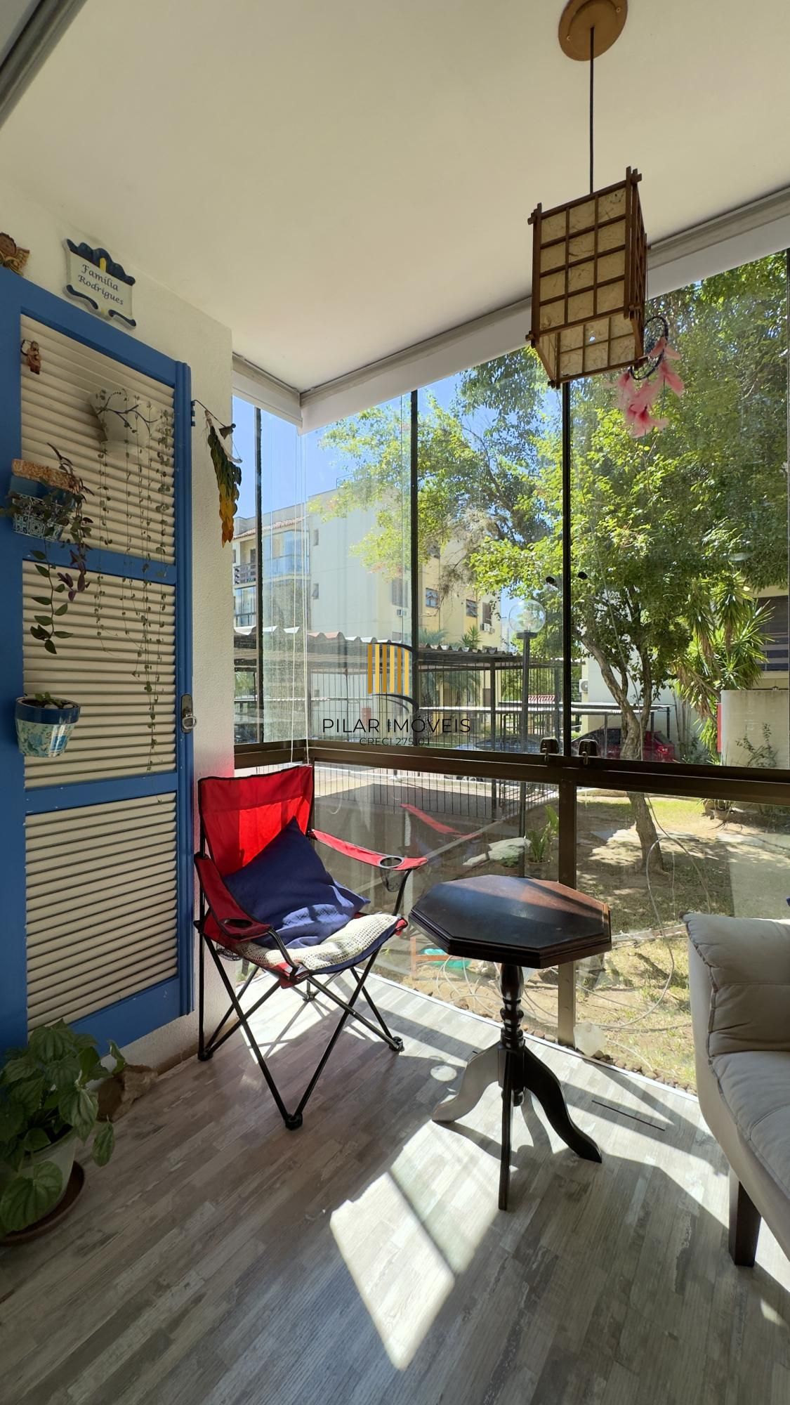 Apartamento 2 dormitórios com sacada e vaga de garagem próximo à PUCRS