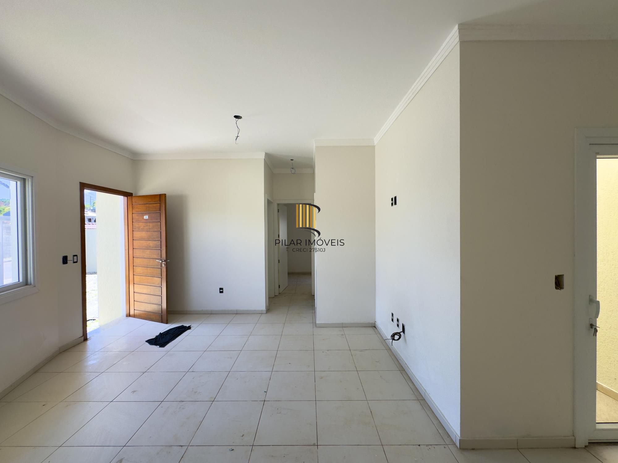 Casa em condomínio com 2 dormitórios, vaga de garagem e churrasqueira na Olaria