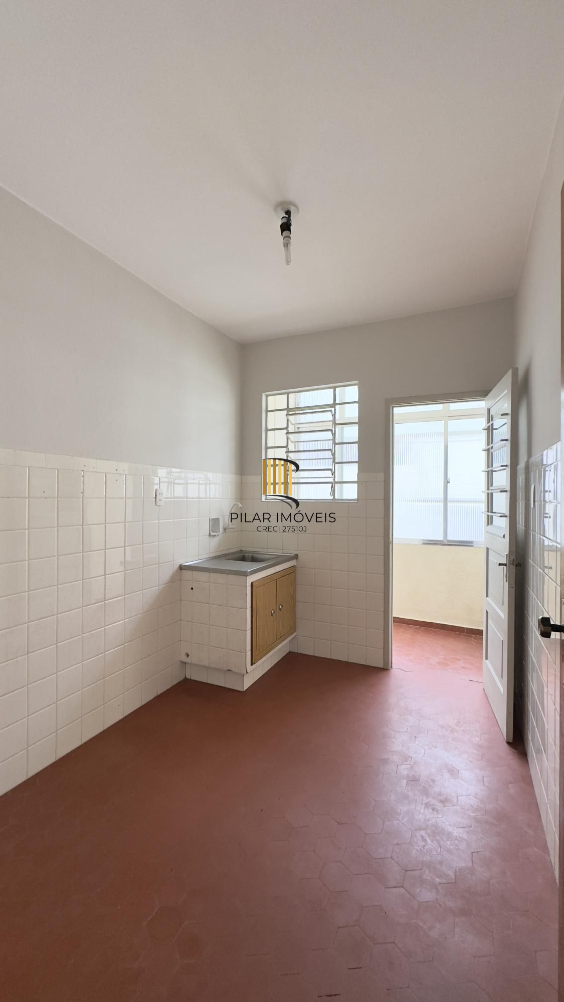 APARTAMENTO 2 DORMITÓRIOS COM PEÇAS AMPLAS NO BAIRRO PRAIA DE BELAS