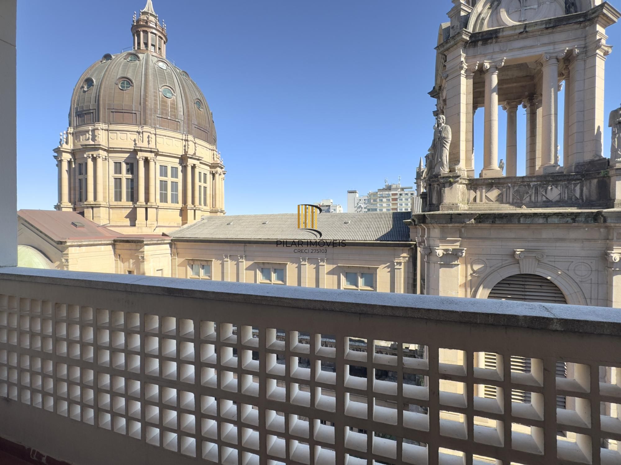 APARTAMENTO 3 DORMITÓRIOS COM LINDA VISTA DA CATEDRAL NO CENTRO HISTÓRICO