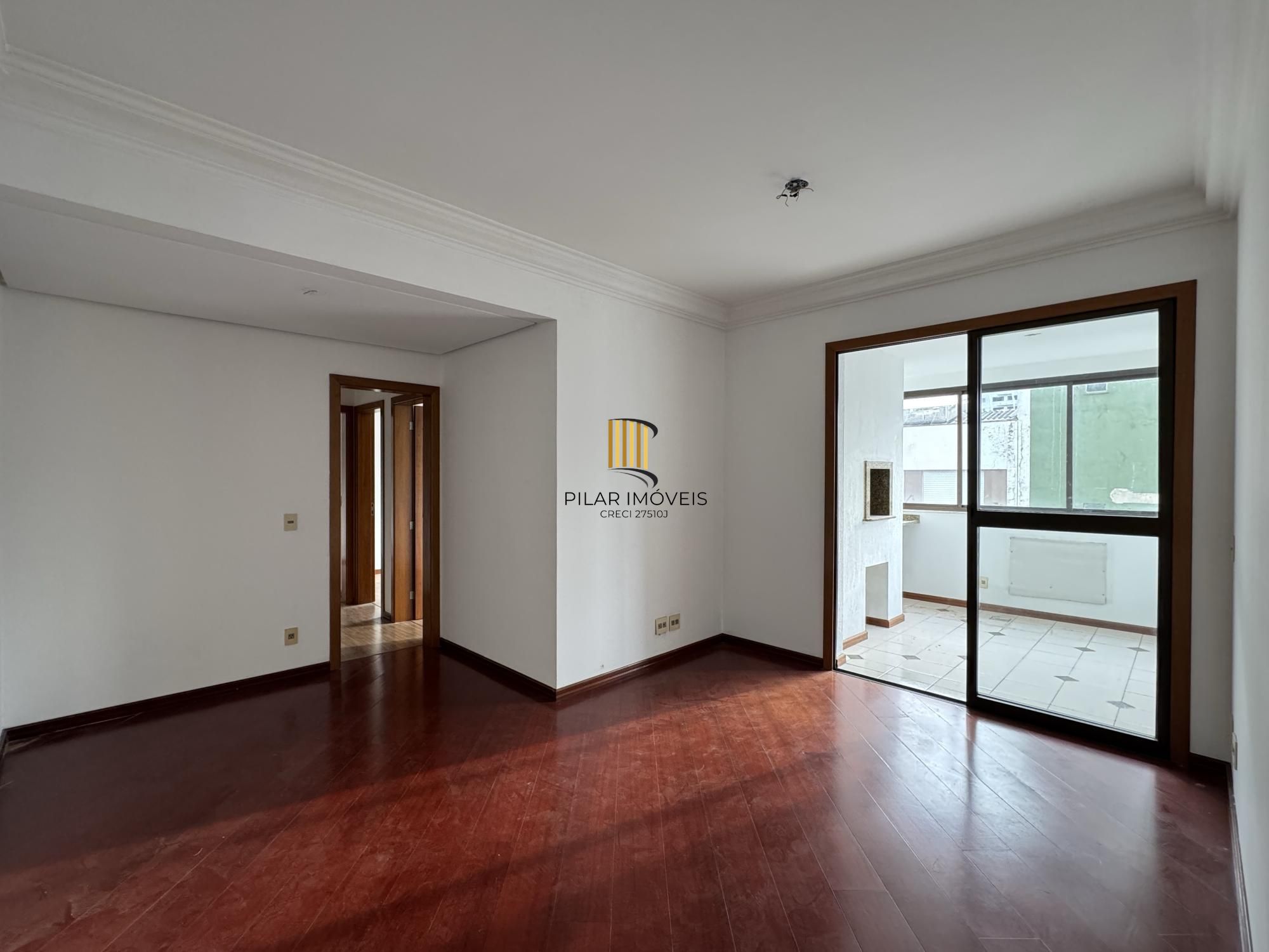 Apartamento 3 dormitórios com sacada, suíte e vaga de garagem no Menino Deus - Pilar Imóveis