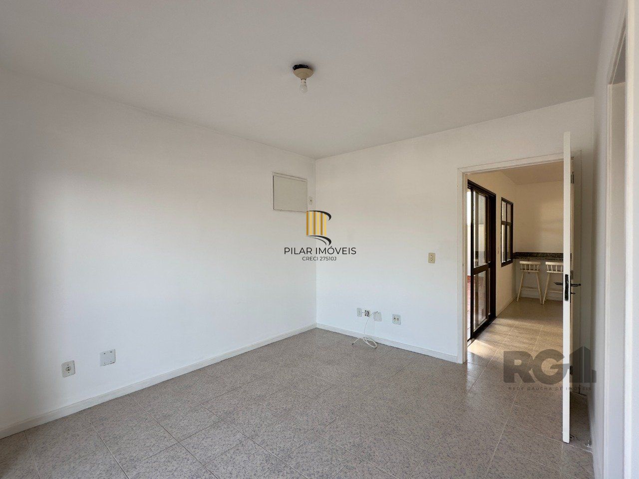 COBERTURA COM 174M², DE FRENTE, 3 DORMITÓRIOS, EM ÓTIMA LOCALIZAÇÃO NO MENINO DEUS