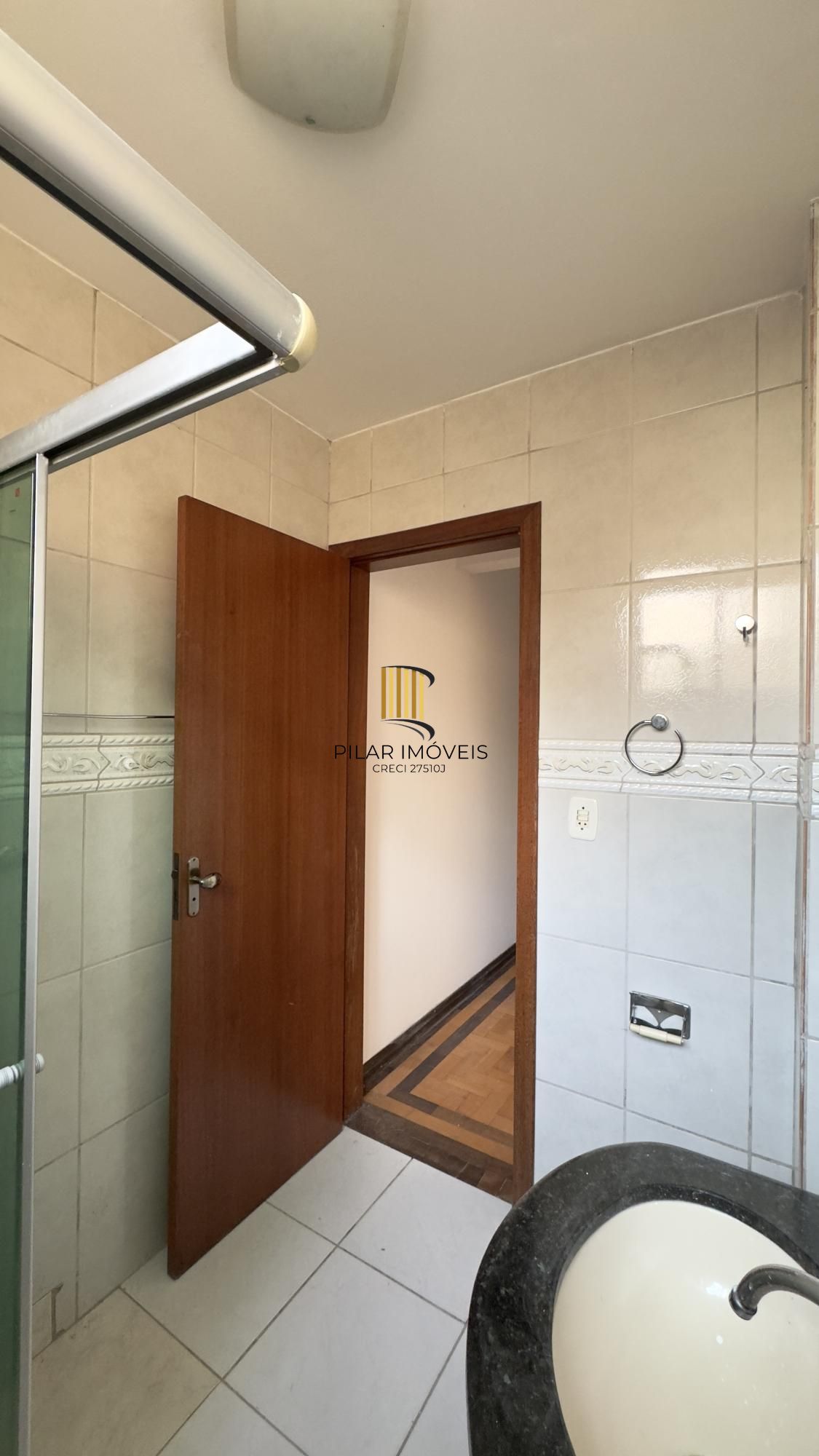 APARTAMENTO 2 DORMITÓRIOS TOTALMENTE REFORMADO NO CENTRO HISTÓRICO