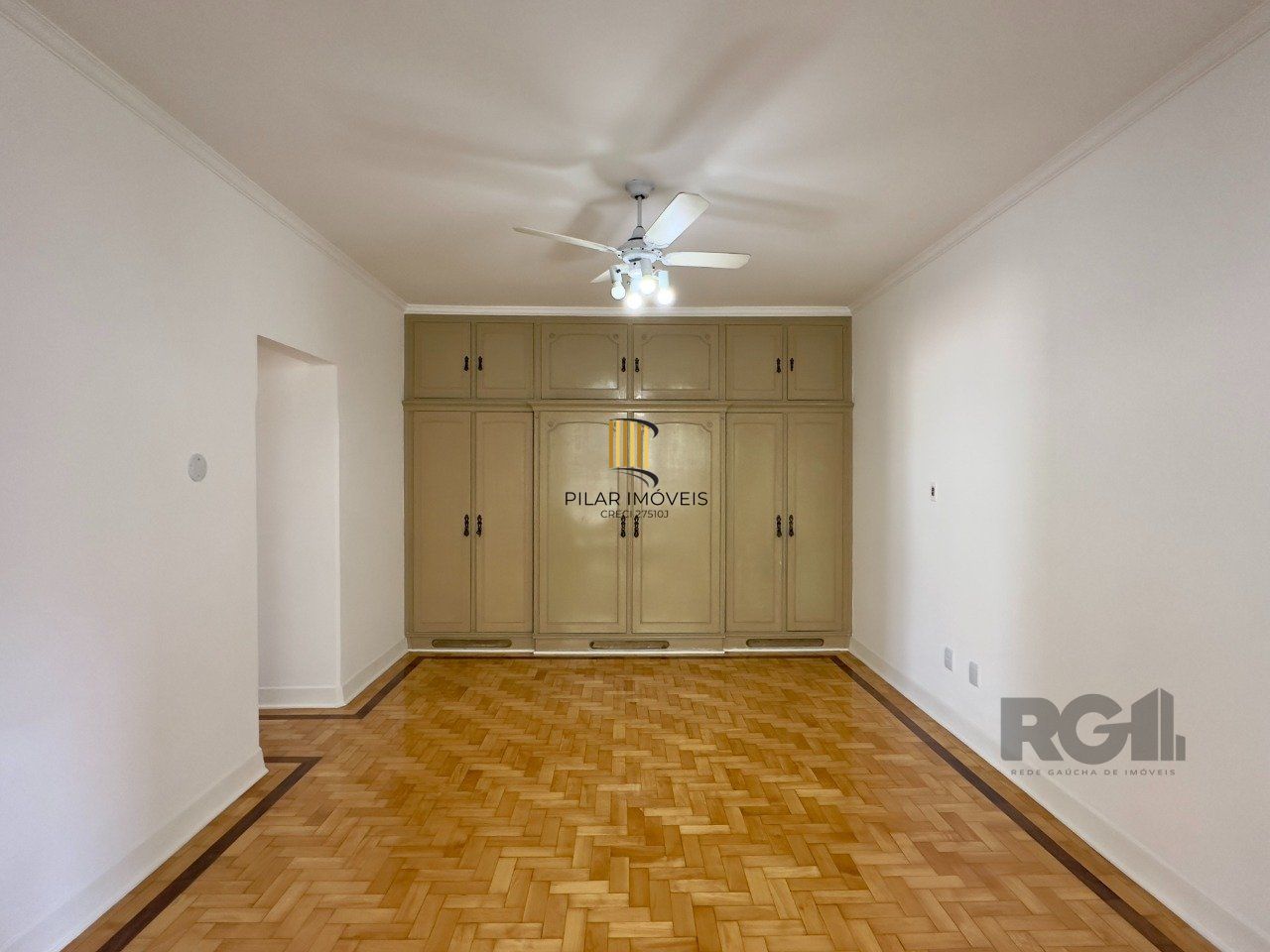 SUPER APARTAMENTO REFORMADO DE 3 DORMITÓRIOS EM ÓTIMA LOCALIZAÇÃO NA DUQUE