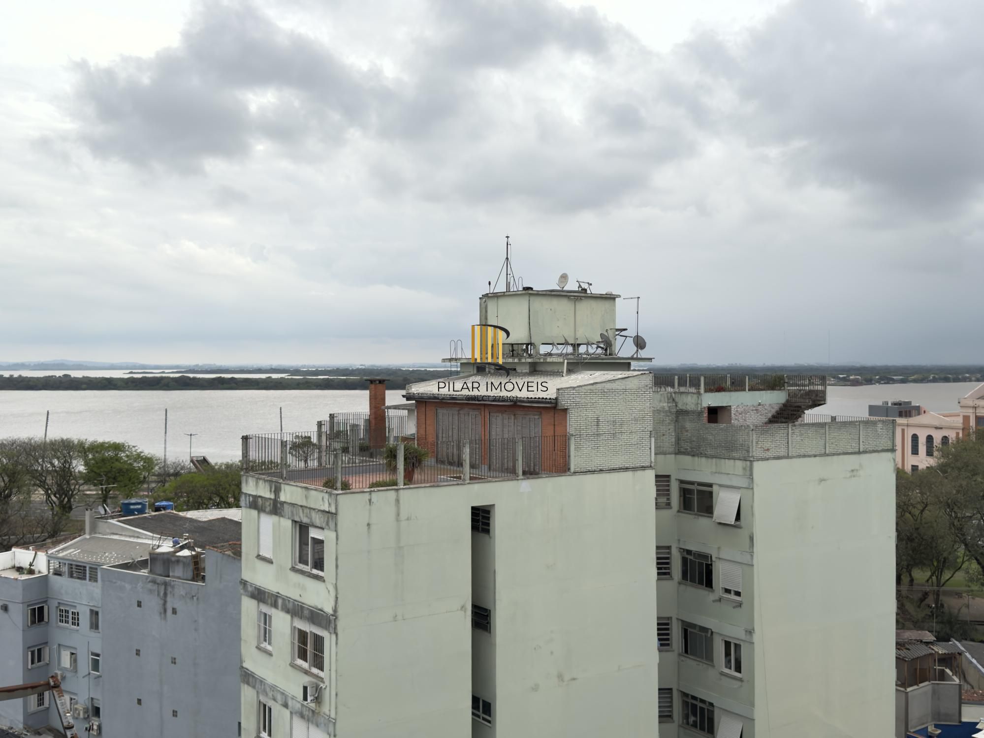 Apartamento 2 dormitório com dependência e vaga de garagem no Centro Histórico