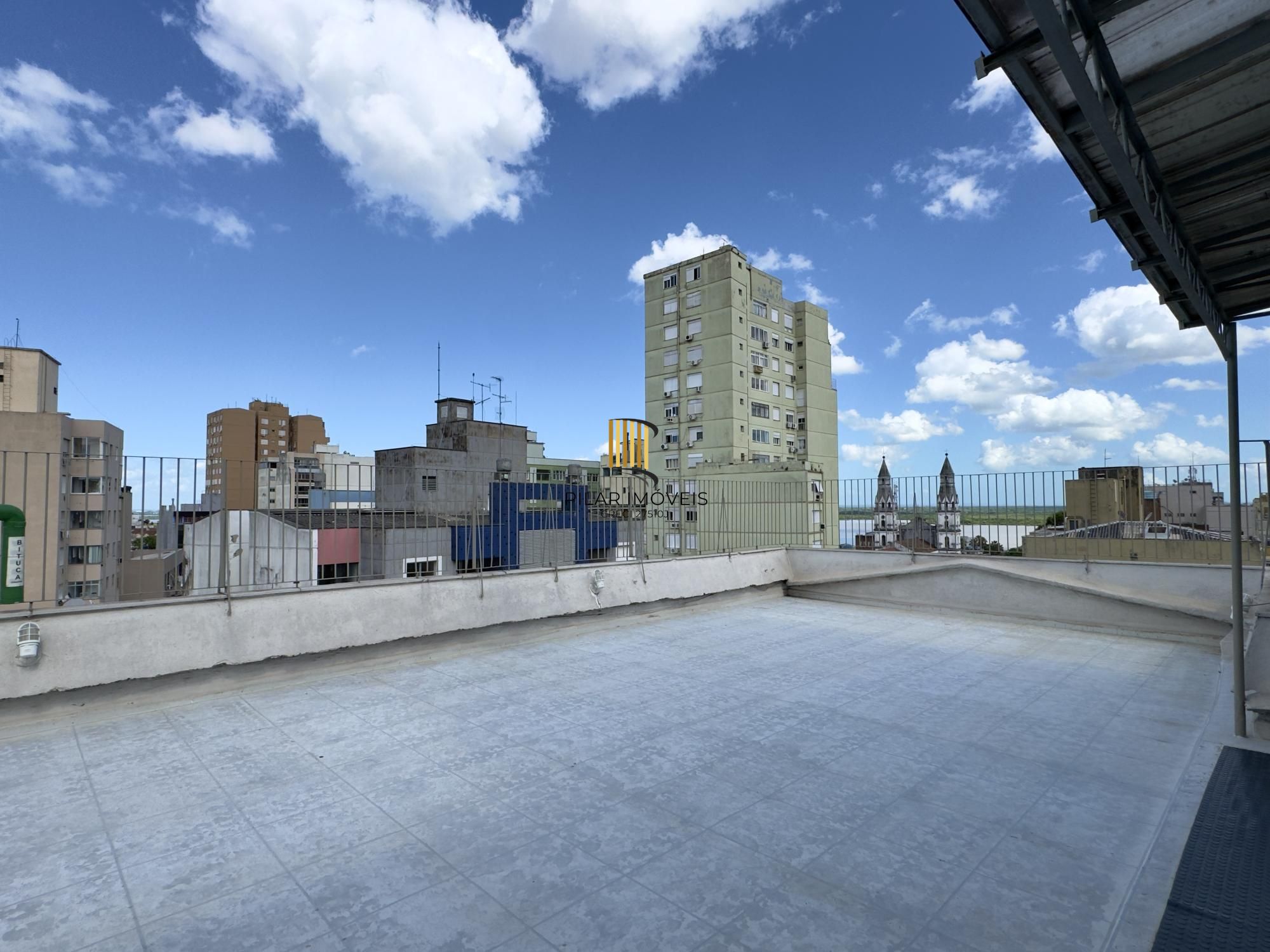 Apartamento de 1 dormitório, em andar alto, vista definida no Centro Histórico