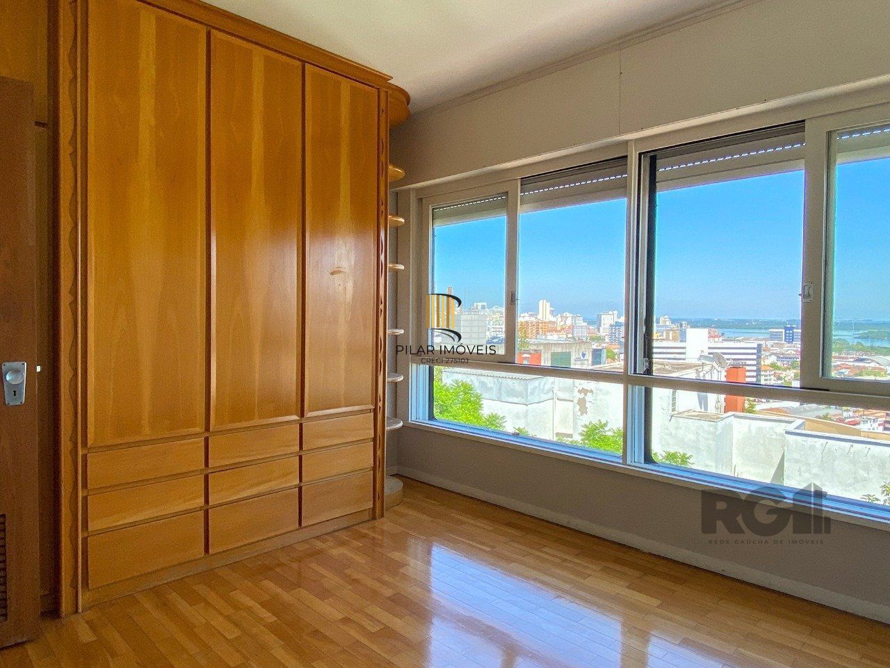 Apartamento com muito conforto e ótima iluminação no Moinhos de Vento