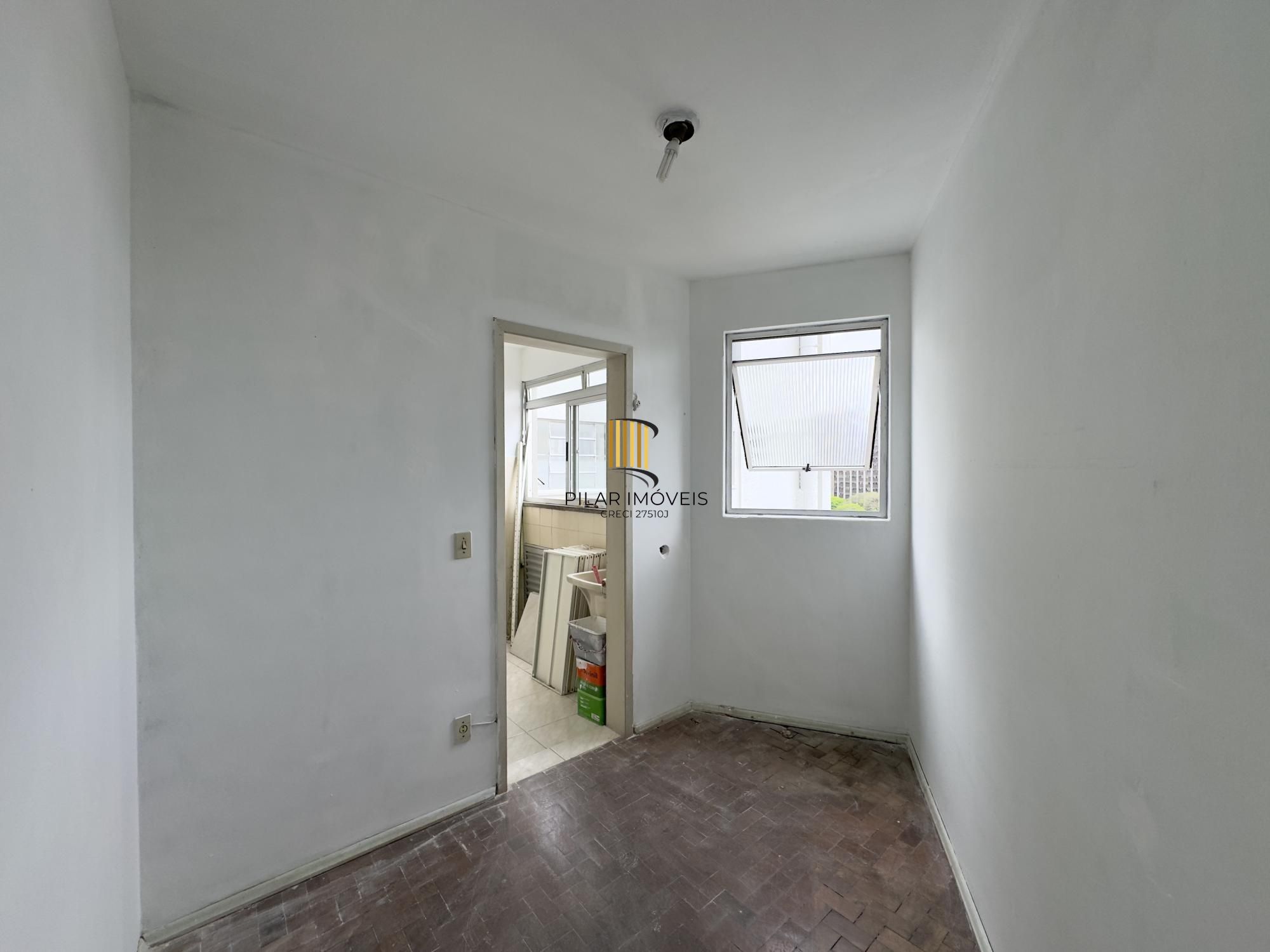 Apartamento 2 dormitório com dependência e vaga de garagem no Centro Histórico