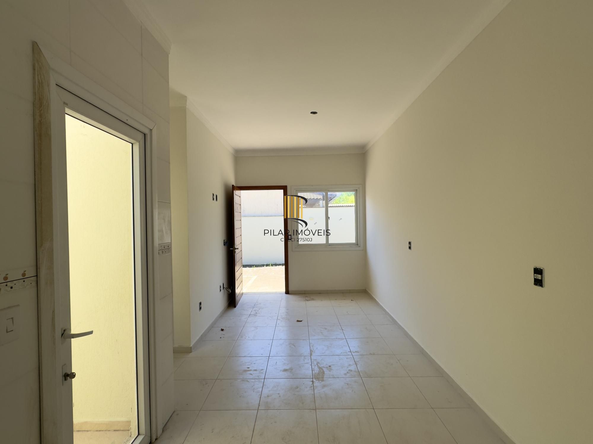 Casa em condomínio com 2 dormitórios, vaga de garagem e churrasqueira na Olaria