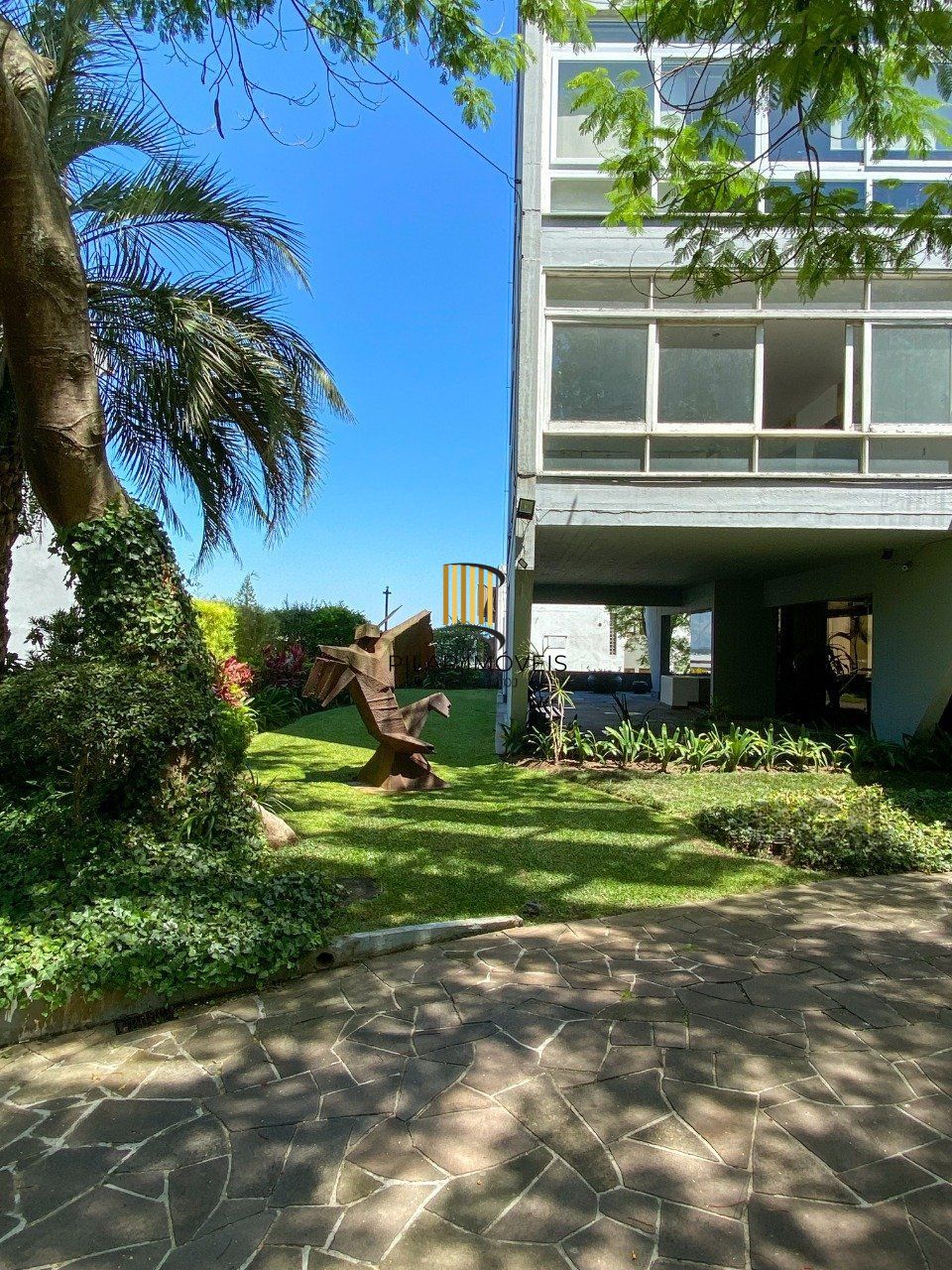 Apartamento com muito conforto e ótima iluminação no Moinhos de Vento